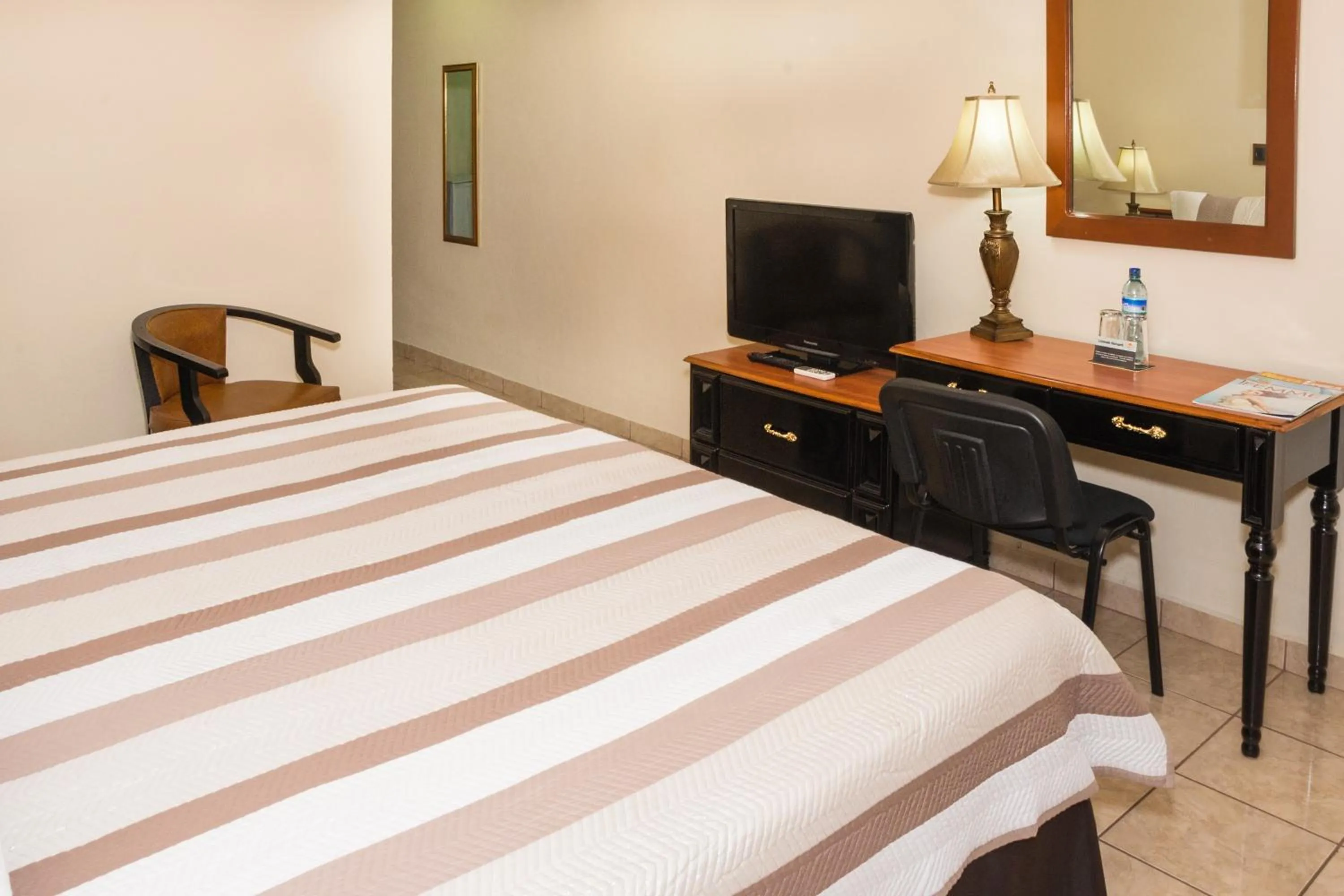 Deluxe Studio in Hotel Tropico Inn