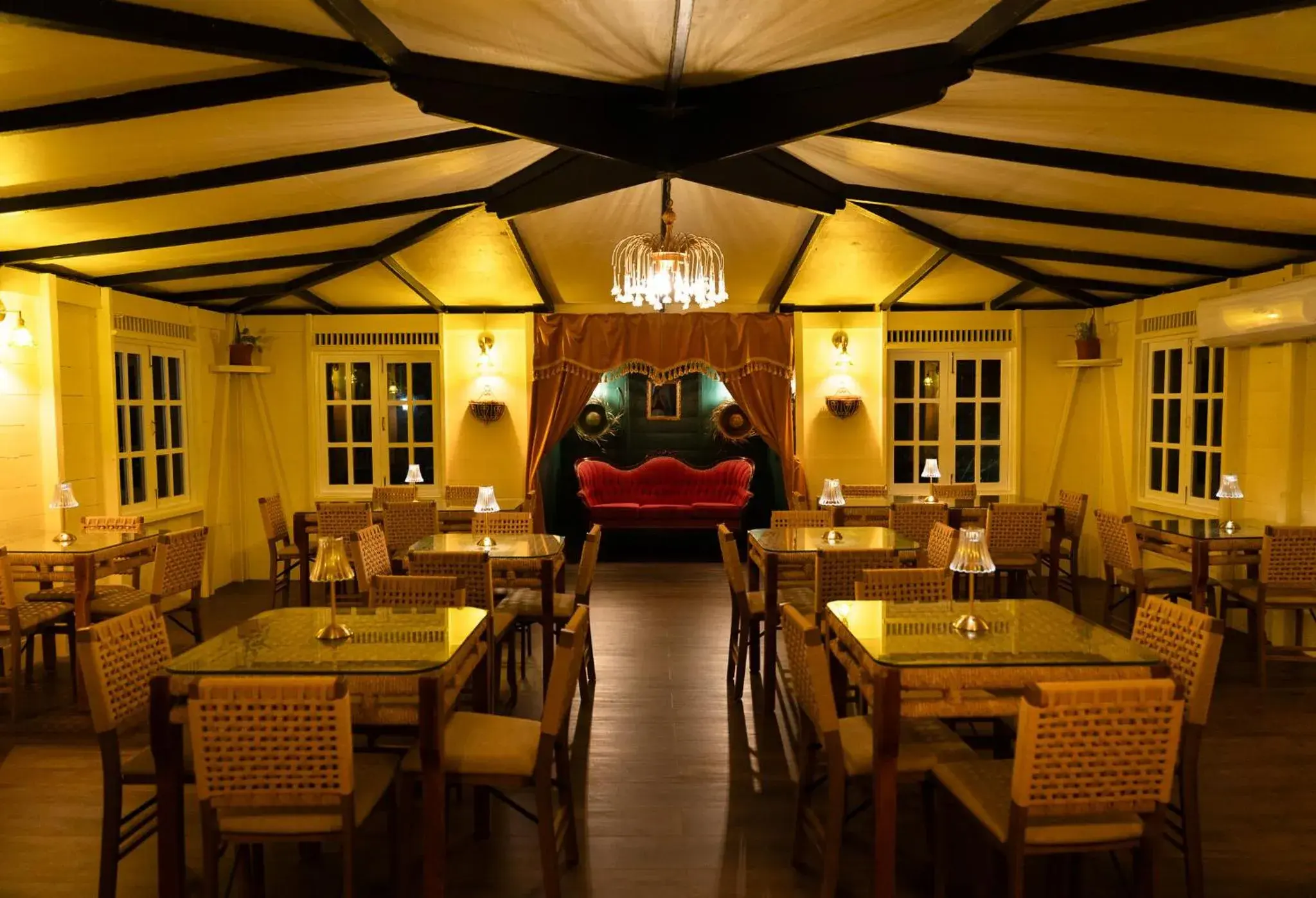 Restaurant/places to eat in El Oasis Hotel Restaurant/places to eat in El Oasis Hotel