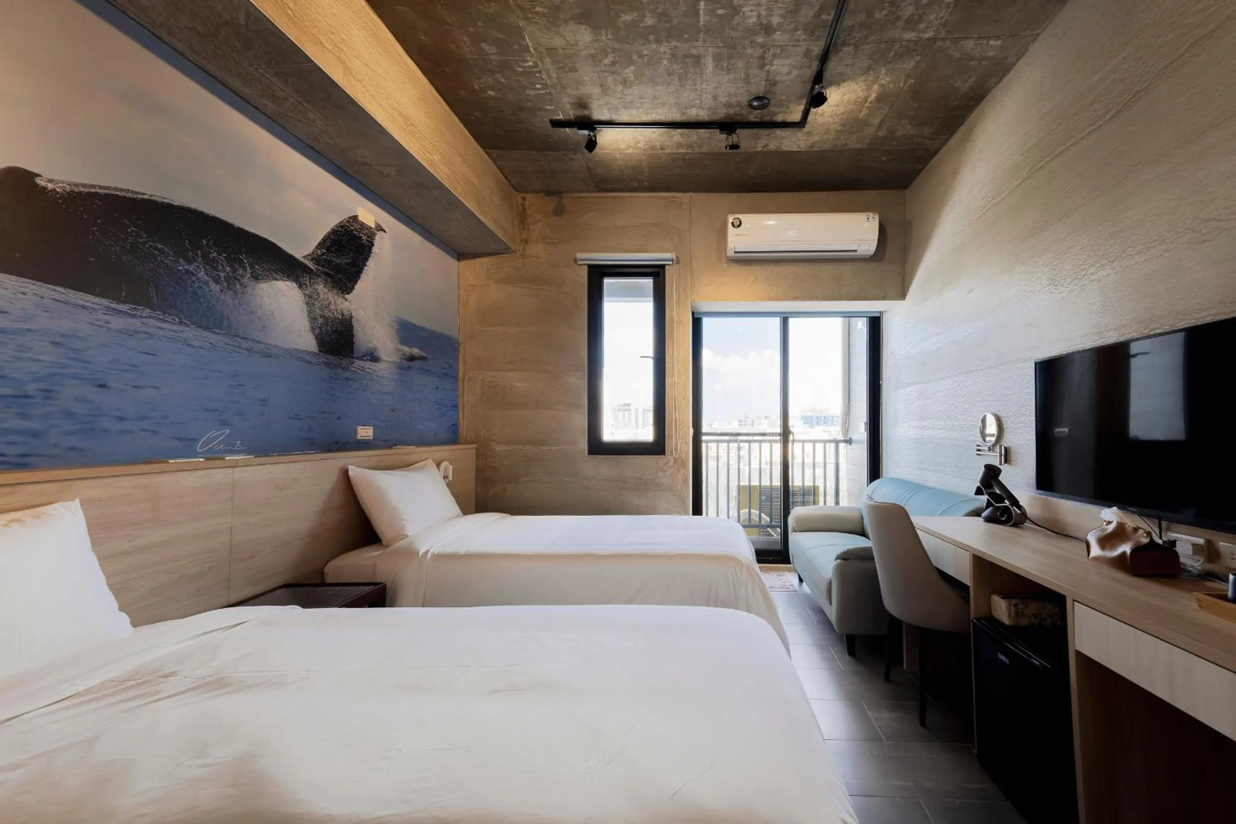 Photo of the whole room, Bed in Deep Blue 23 B&B