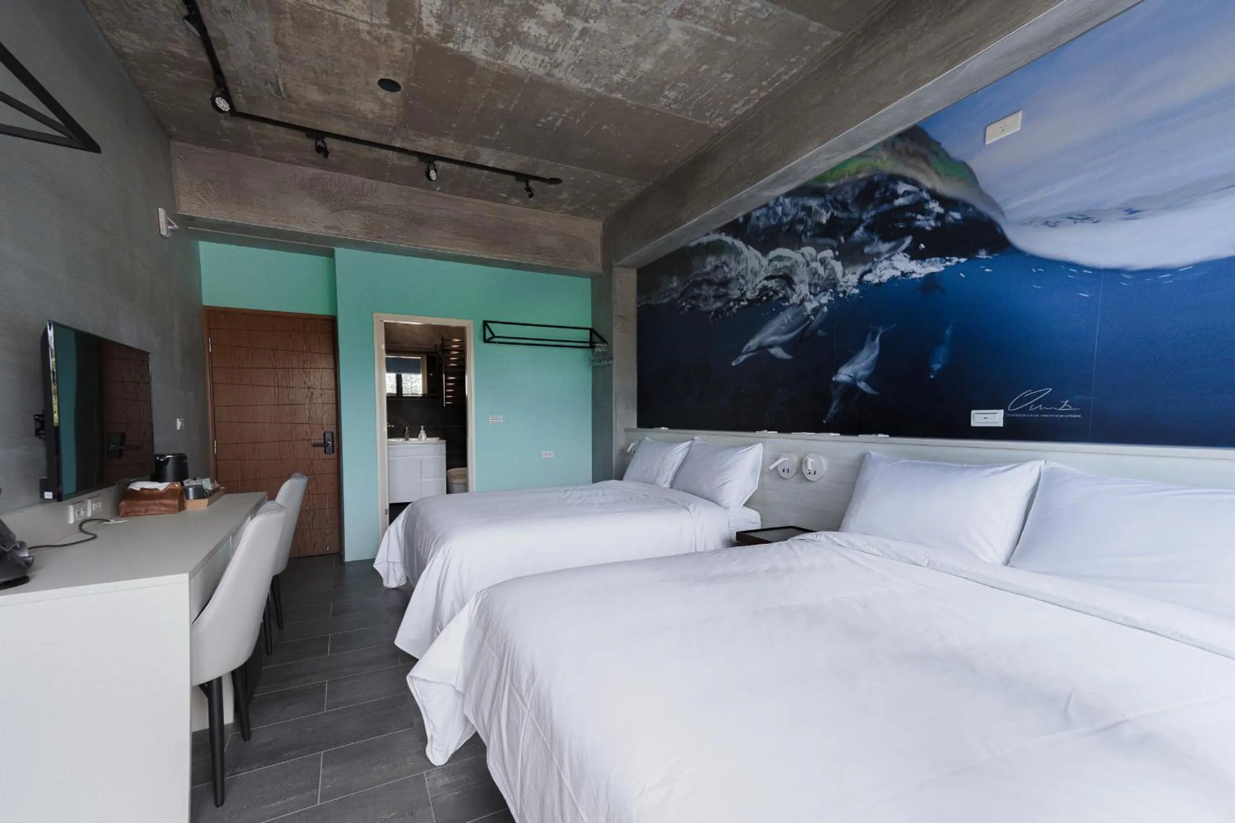 Photo of the whole room, Bed in Deep Blue 23 B&B