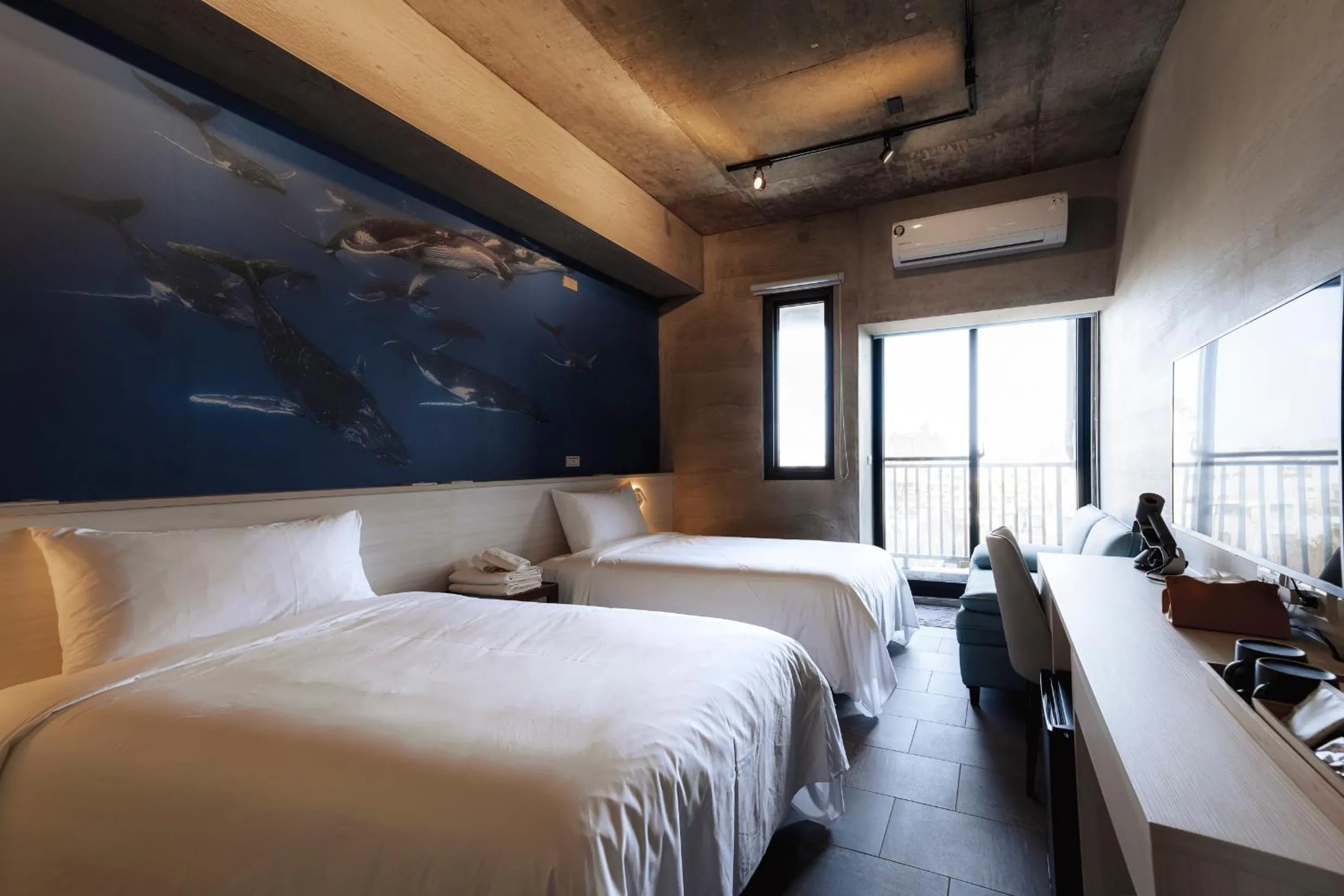 Photo of the whole room, Bed in Deep Blue 23 B&B