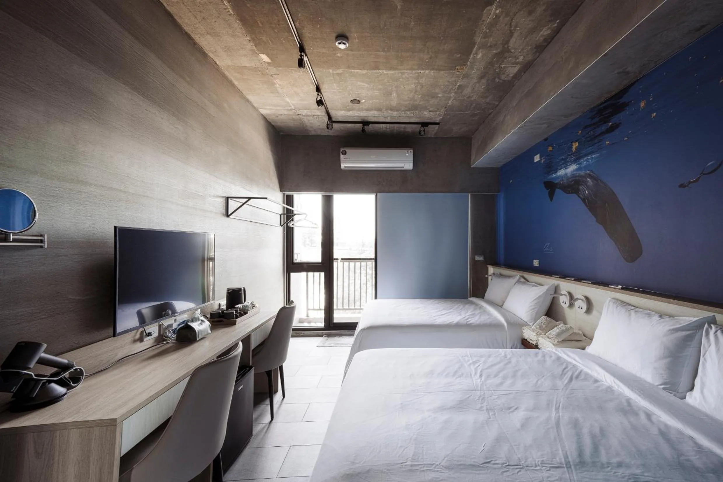Photo of the whole room, Bed in Deep Blue 23 B&B