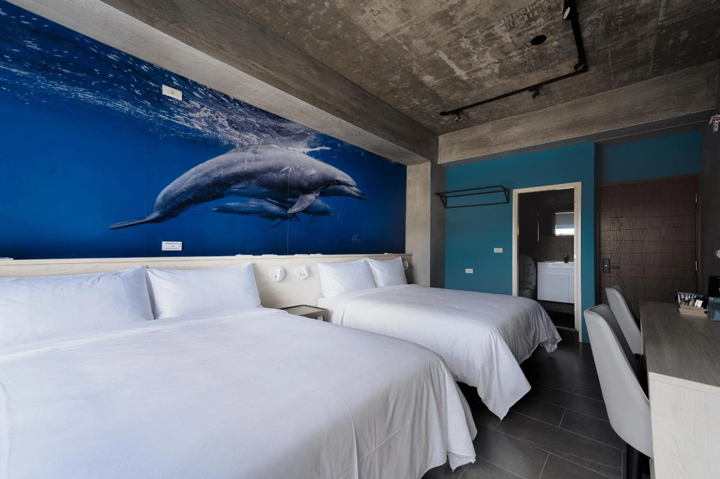 Photo of the whole room, Bed in Deep Blue 23 B&B