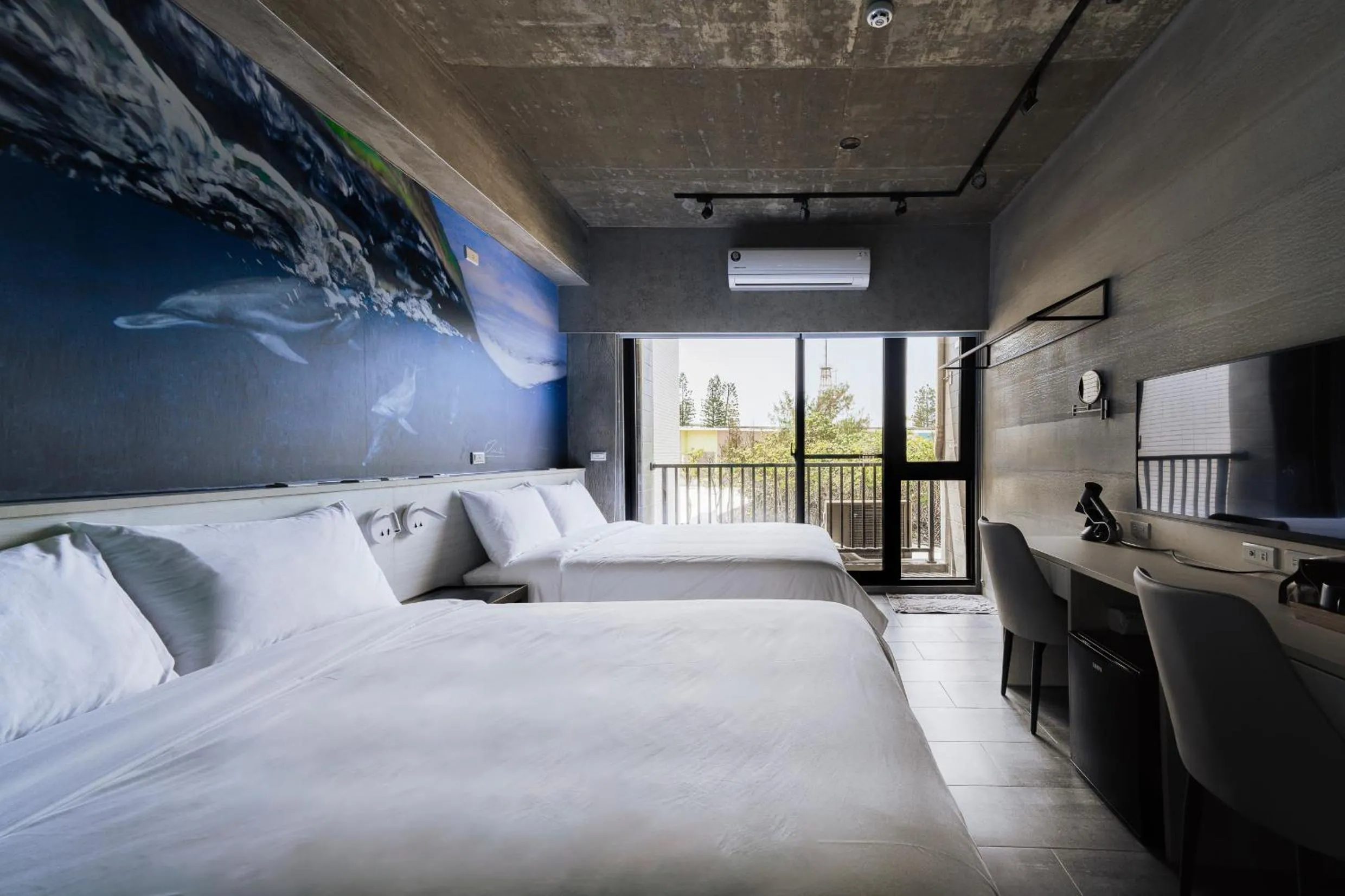 Photo of the whole room, Bed in Deep Blue 23 B&B