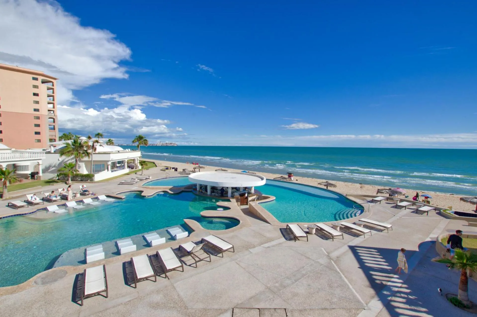 Las Palmas Resort