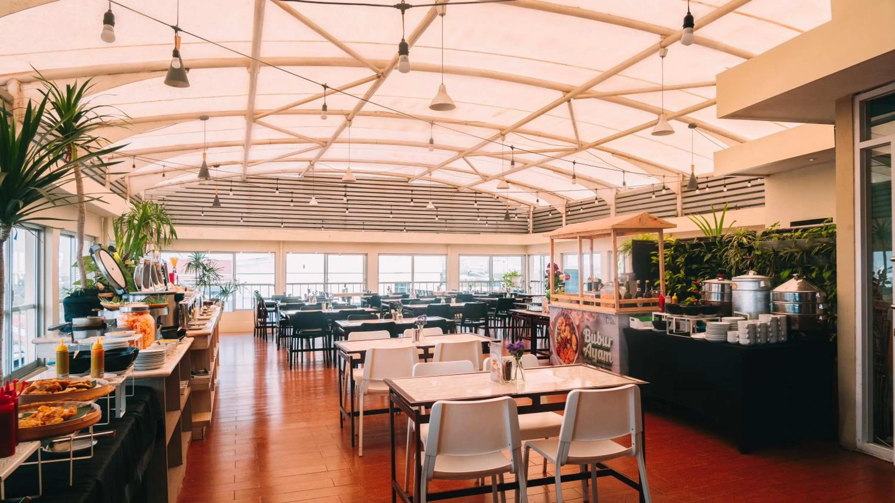 Buffet breakfast in Tebu Hotel Bandung