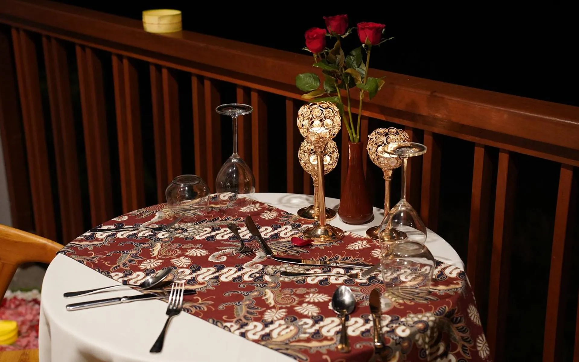 Dinner in Unagi Wooden Villas by Emana