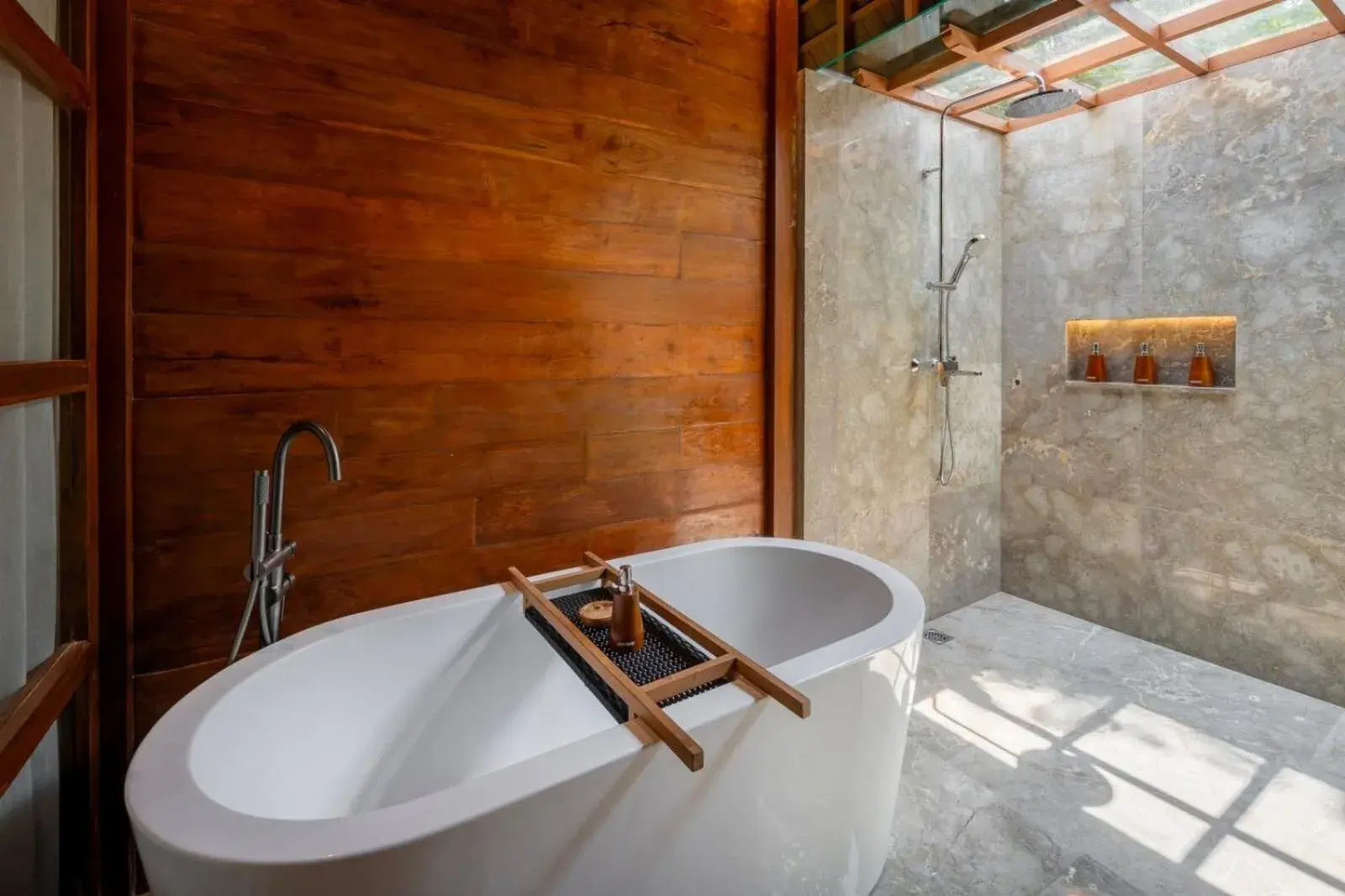 Bathroom in Unagi Wooden Villas by Emana Bathroom in Unagi Wooden Villas by Emana
