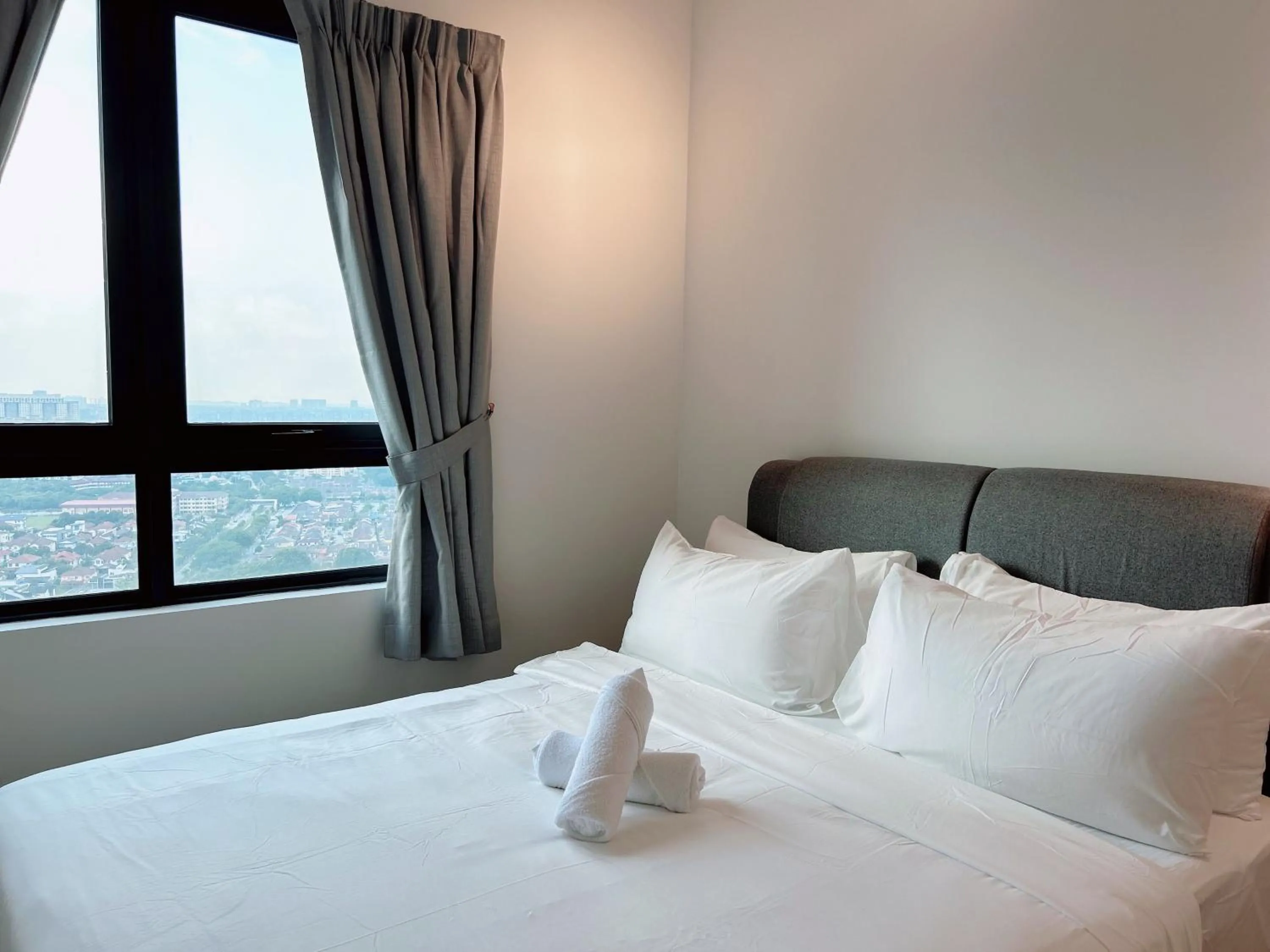 Bed in Edumetro @ Subang Jaya by Manhattan Group