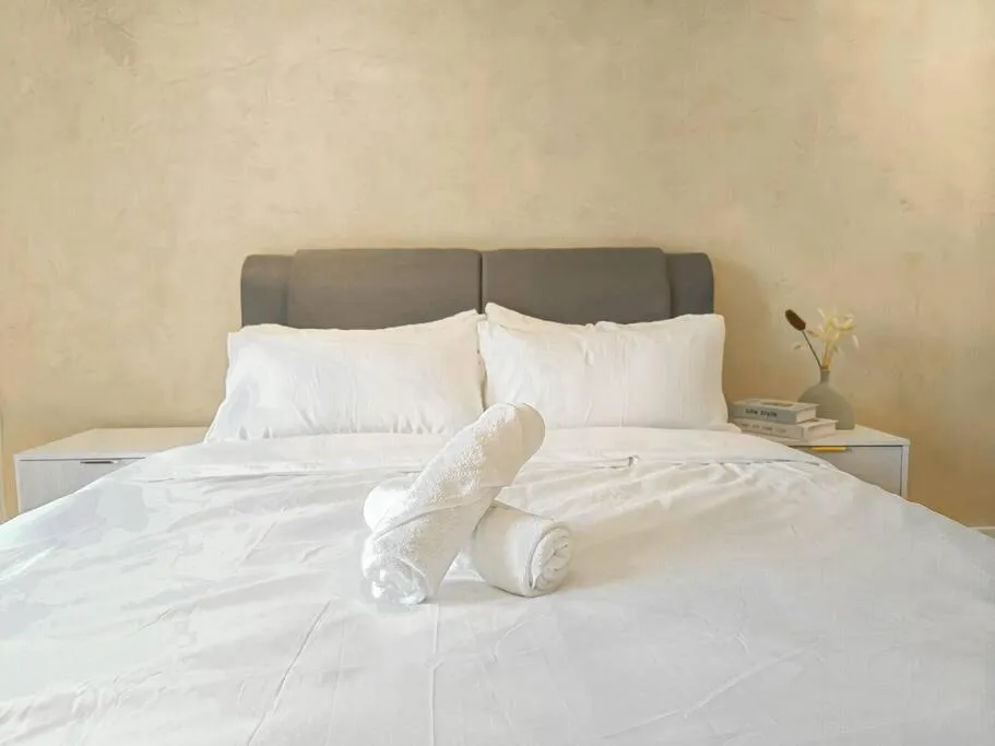 Bed in Edumetro @ Subang Jaya by Manhattan Group