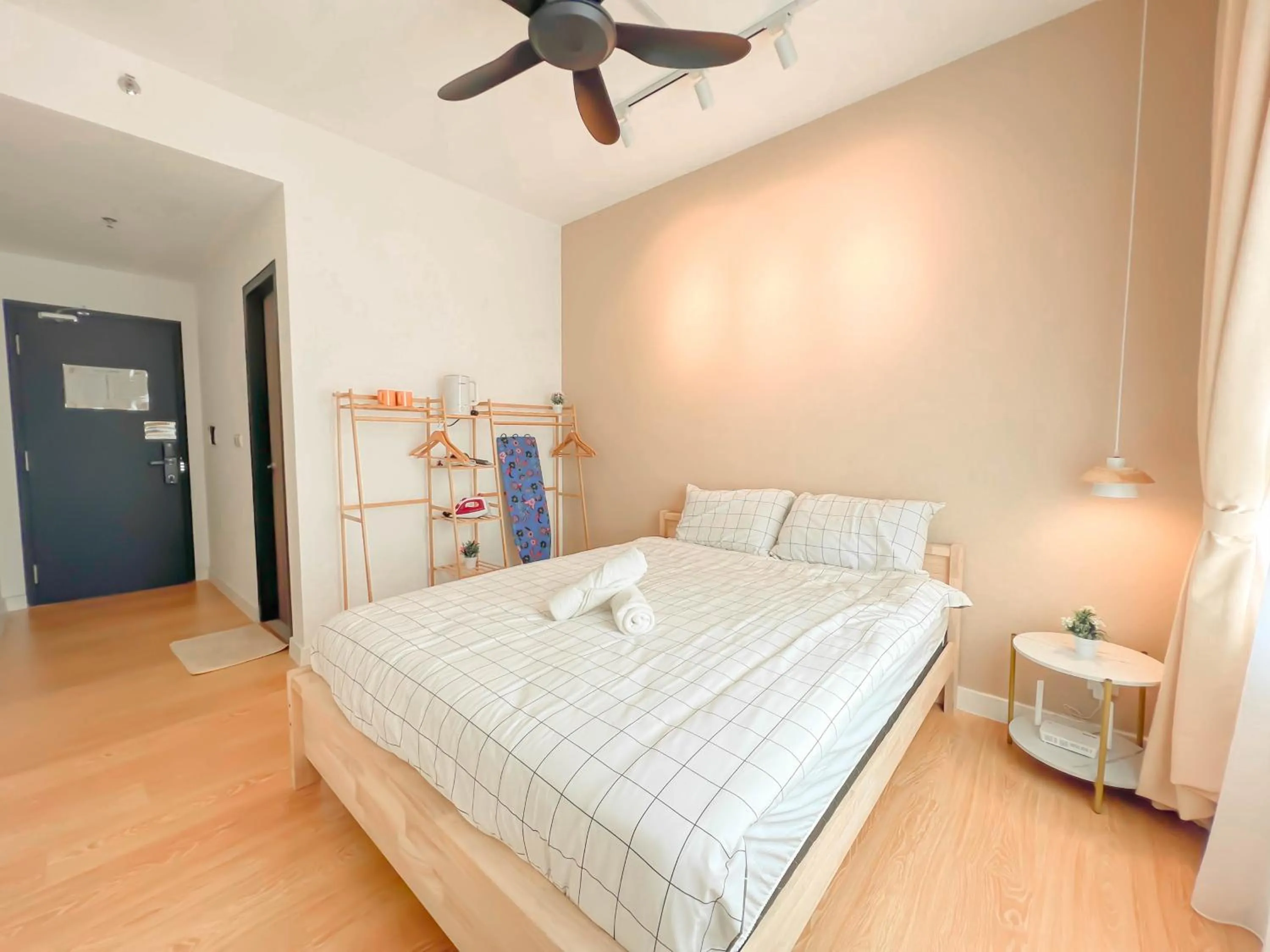 Bed in Edumetro @ Subang Jaya by Manhattan Group