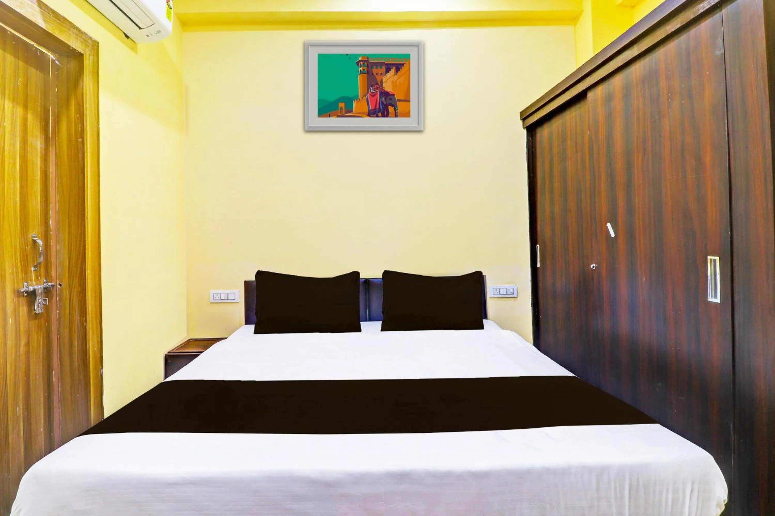 Bedroom in Hotel O Heaven Inn