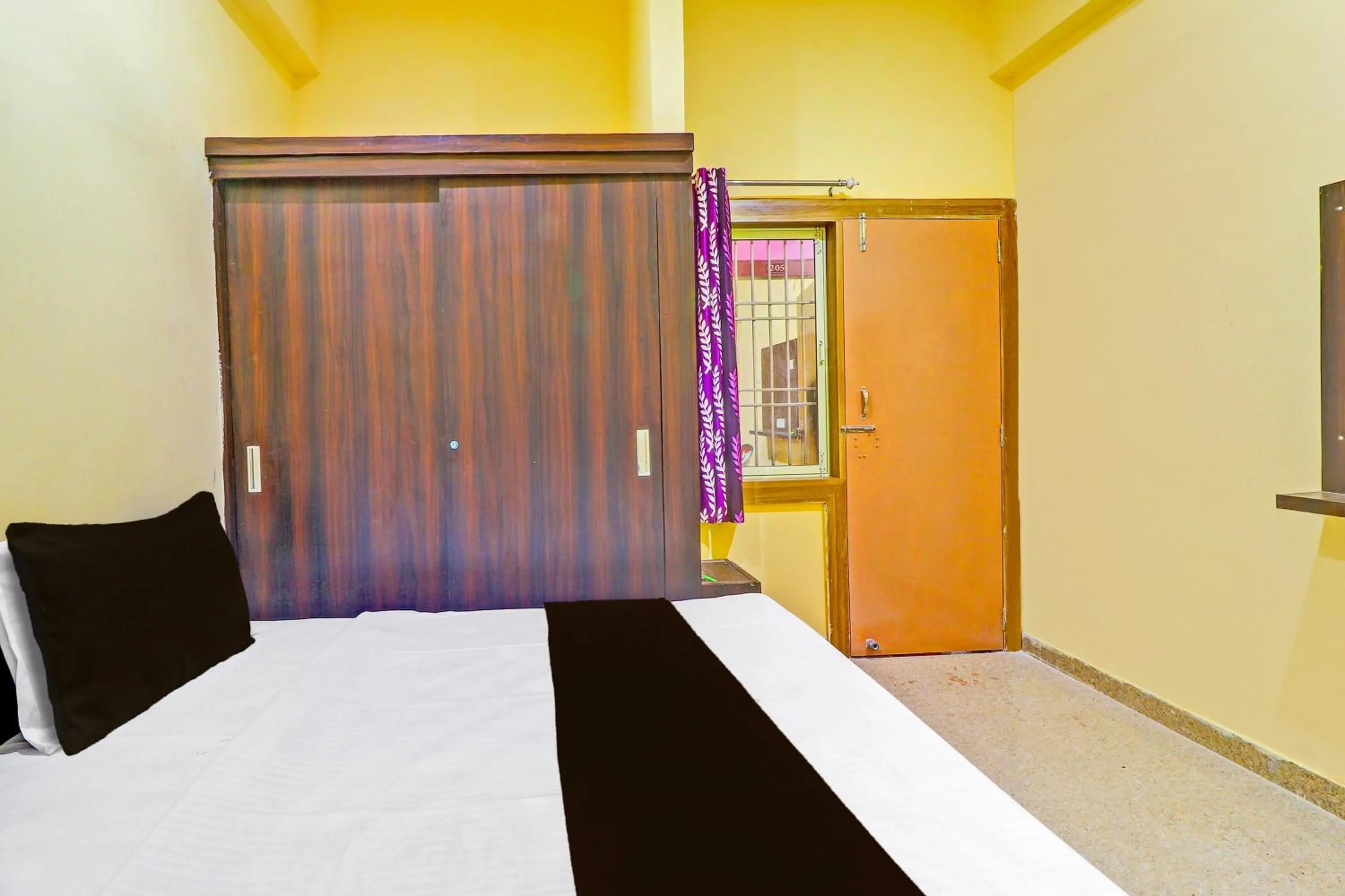 Bedroom in Hotel O Heaven Inn