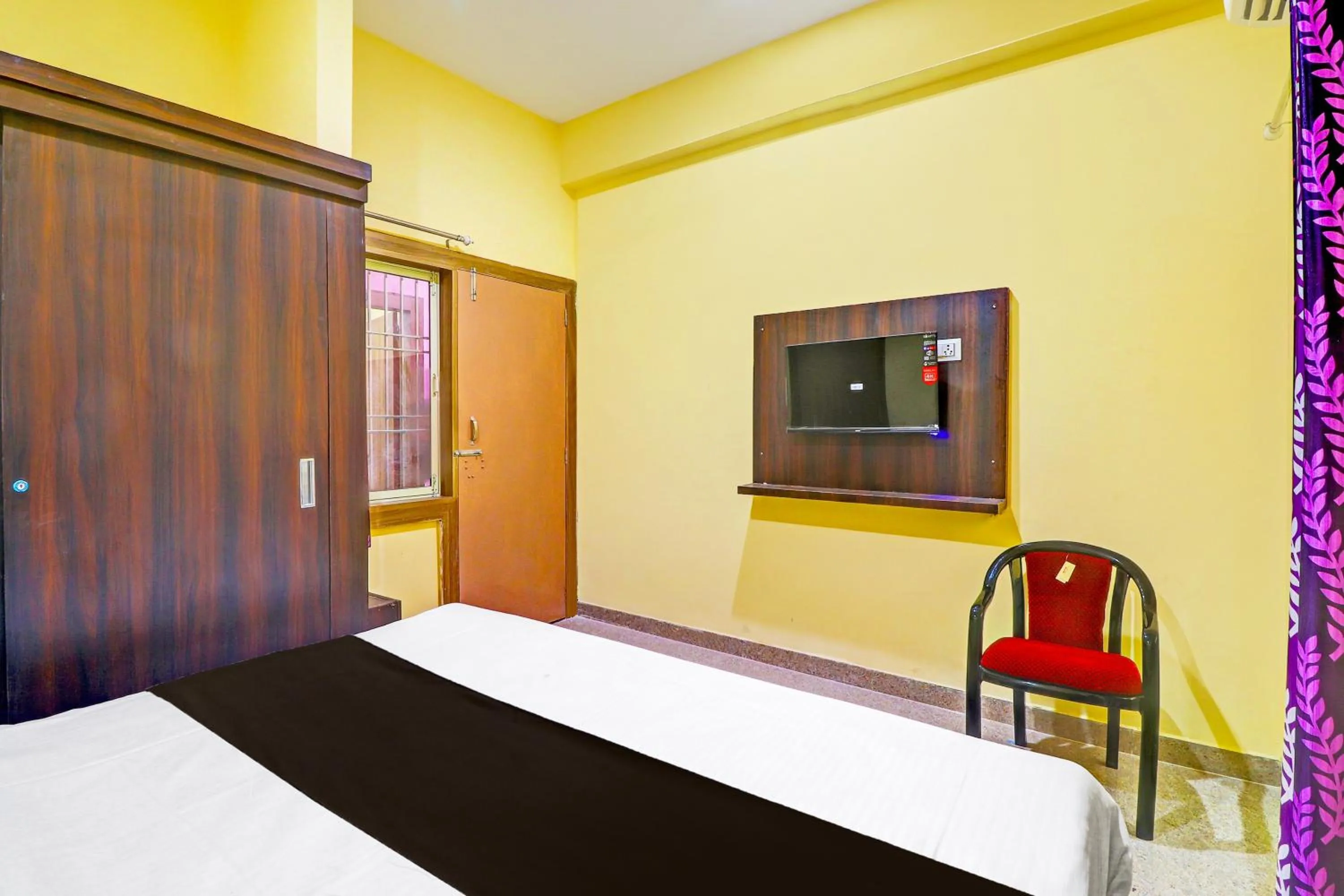 Bedroom in Hotel O Heaven Inn