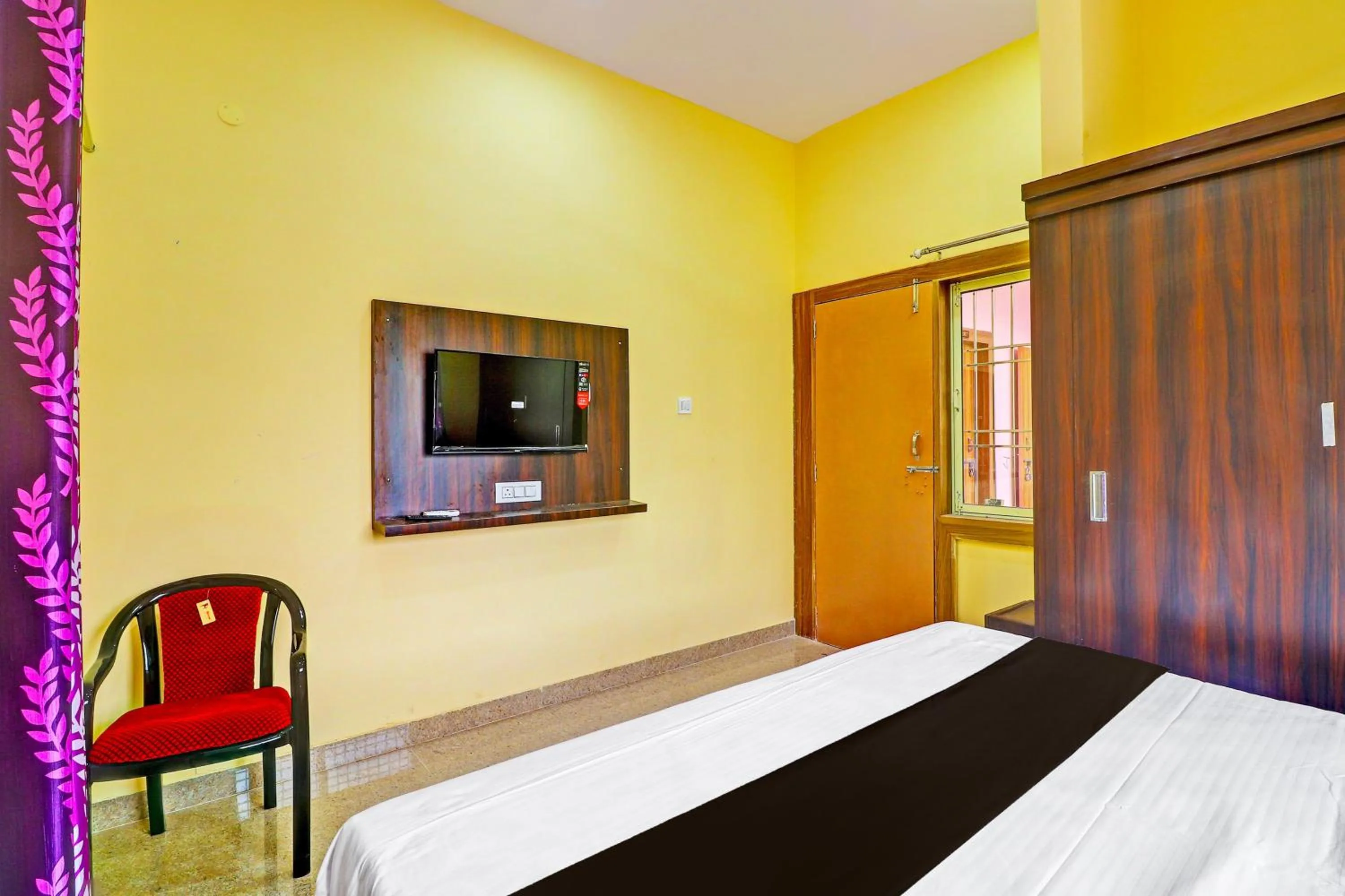 Bedroom in Hotel O Heaven Inn