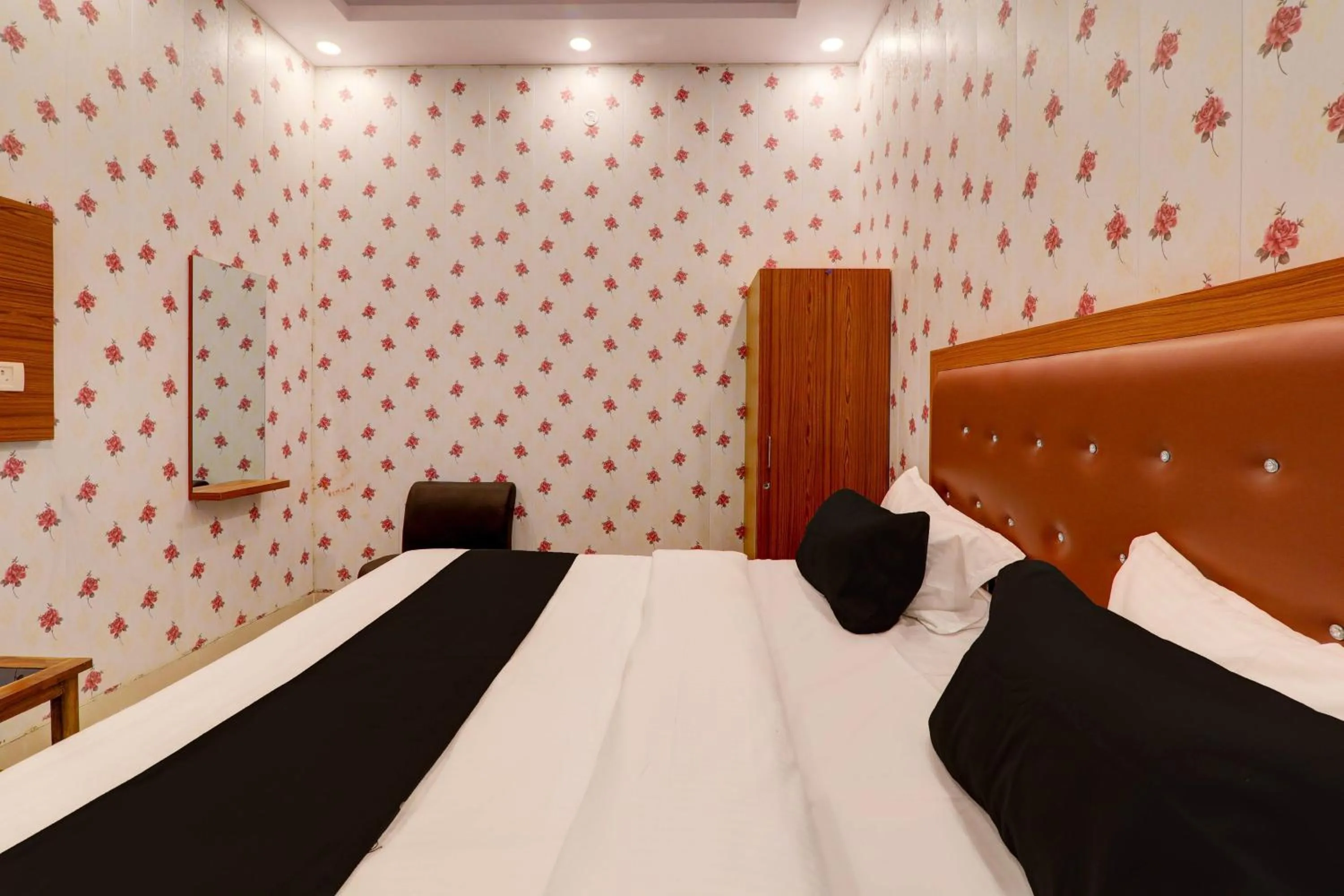 Bedroom, Bed in Hotel O Shobhika Inn