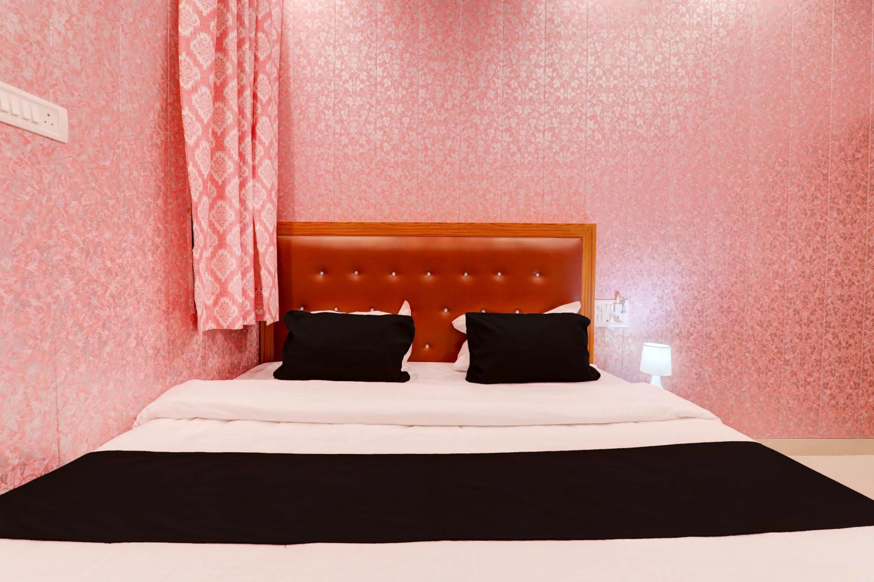 Bedroom, Bed in Hotel O Shobhika Inn