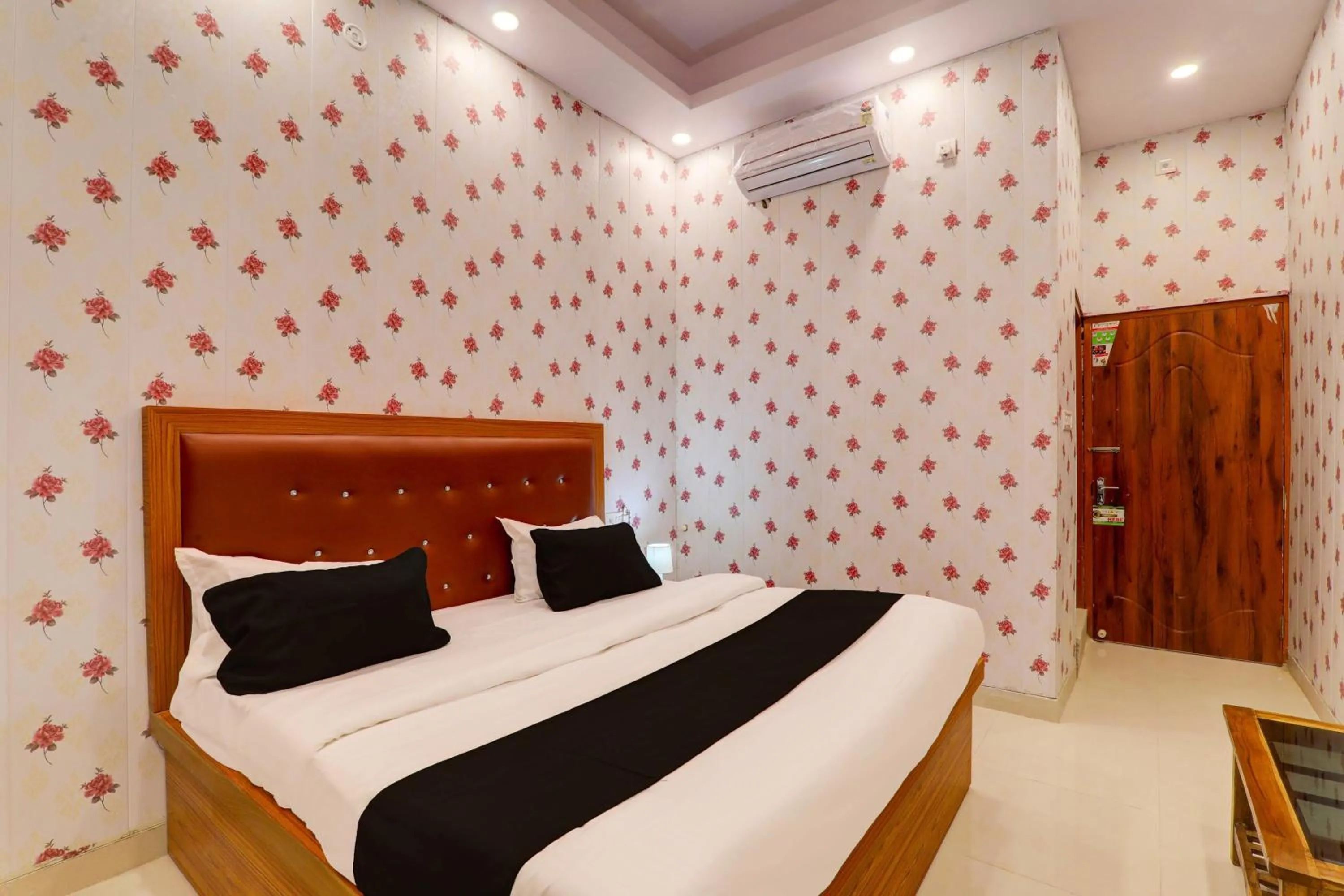 Bedroom, Bed in Hotel O Shobhika Inn