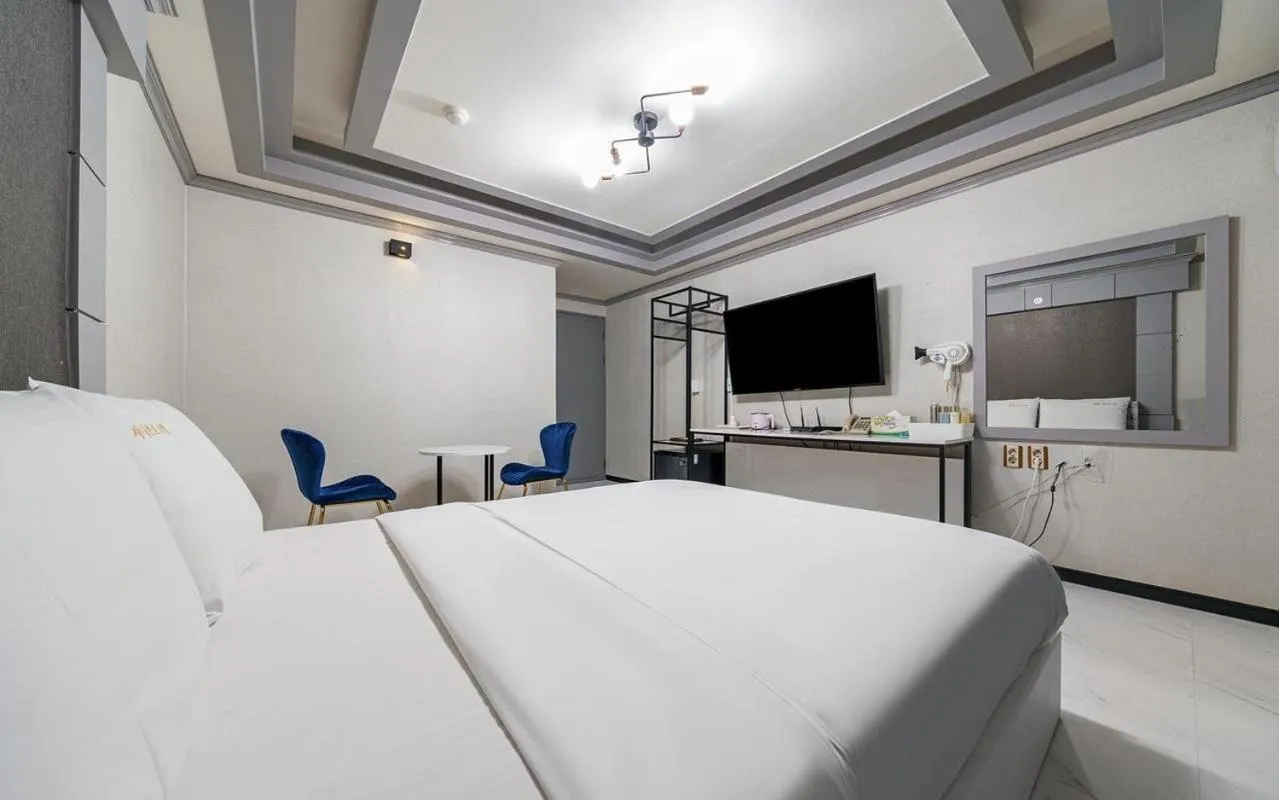 Bed in Sokcho Sinabro