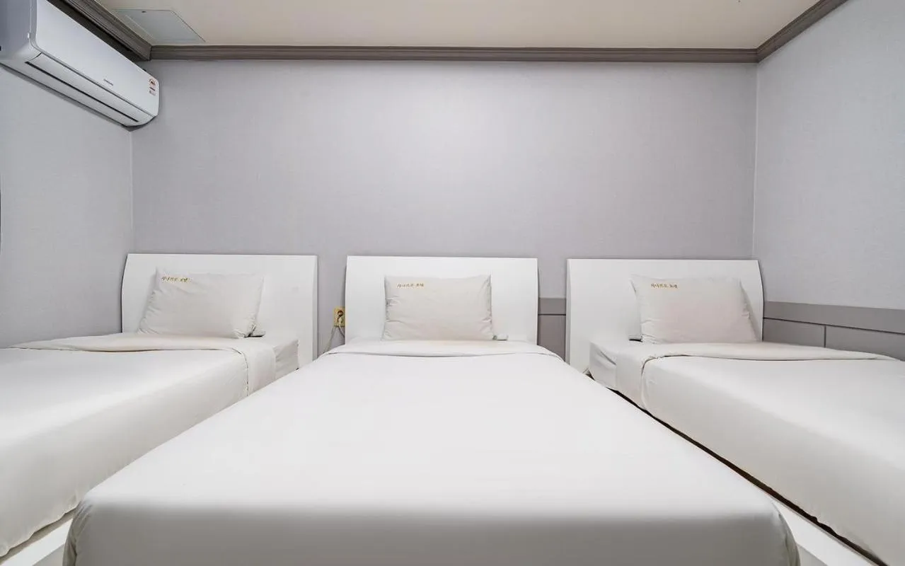 Bed in Sokcho Sinabro