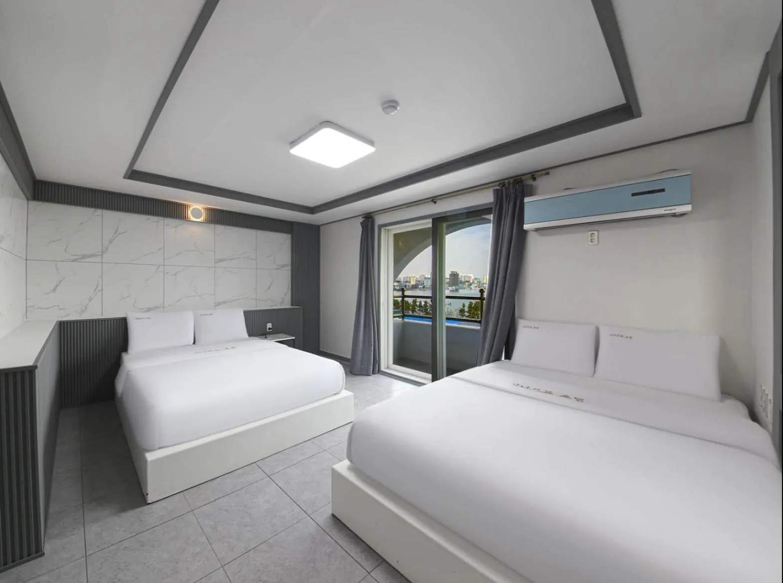 Bed in Sokcho Sinabro