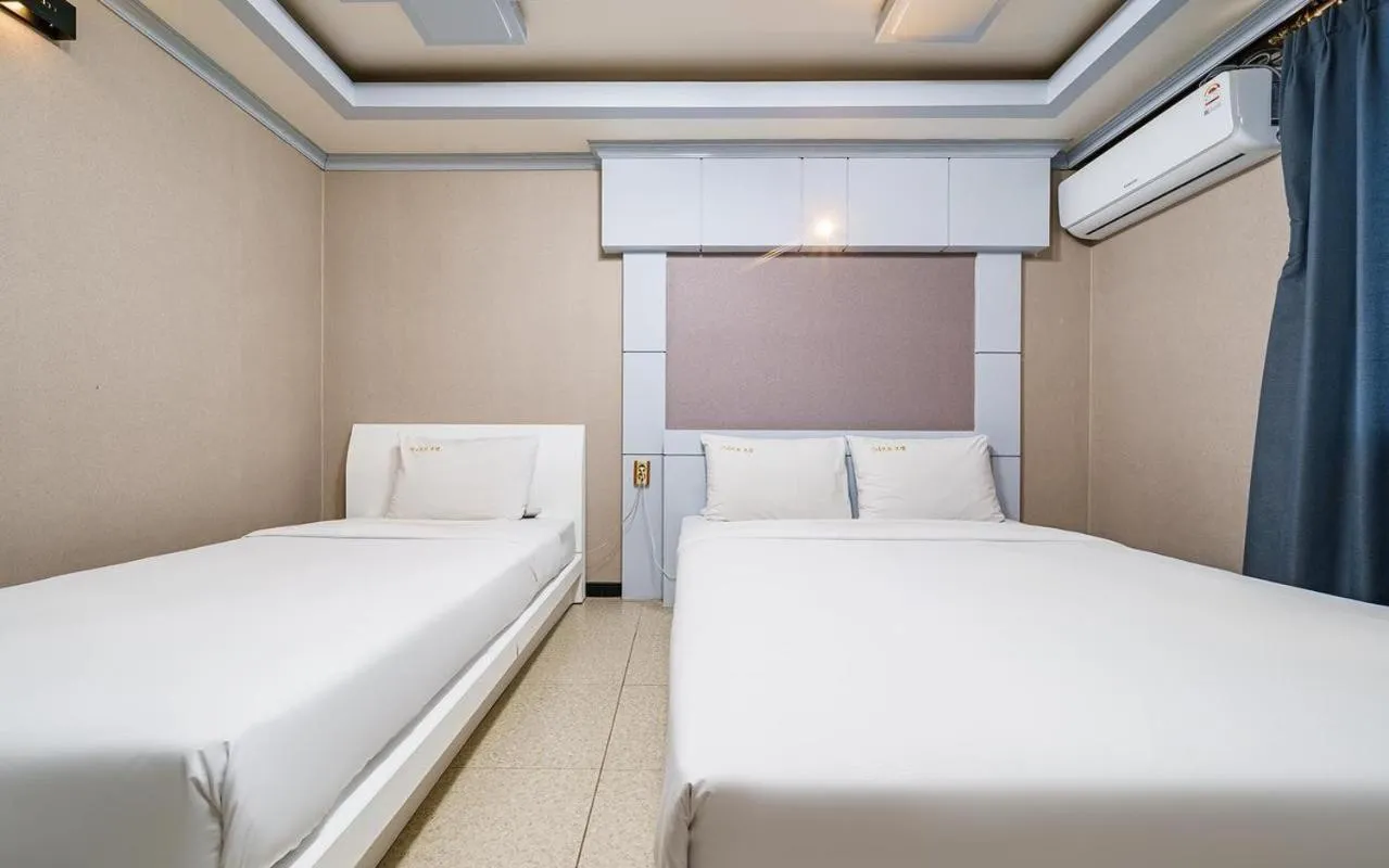 Bed in Sokcho Sinabro