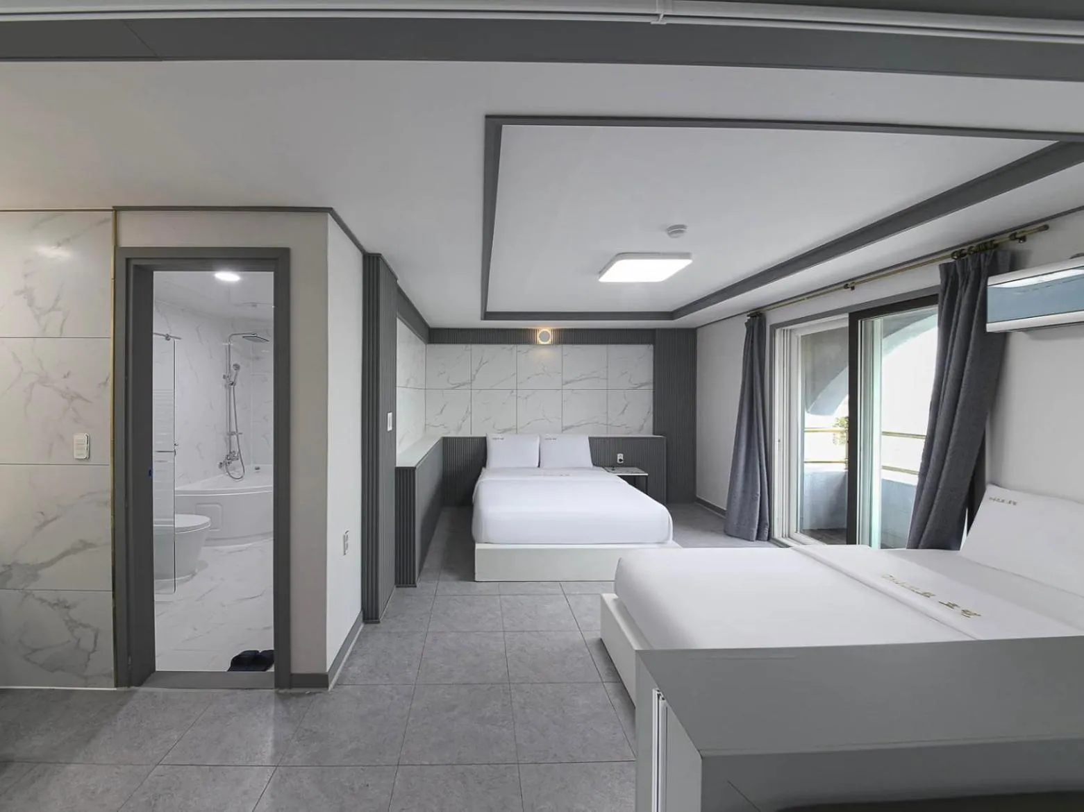 Bed in Sokcho Sinabro