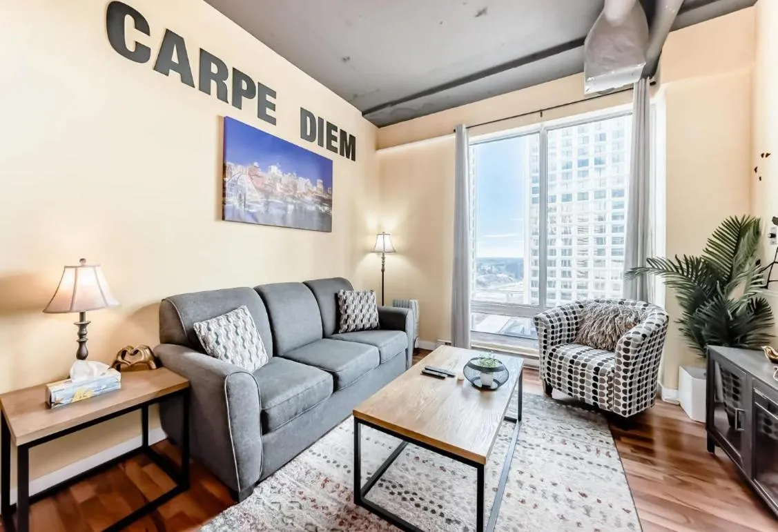 2 Full Beds, Rogers Place Downtown Central, Memorable 1 Bedroom Condo