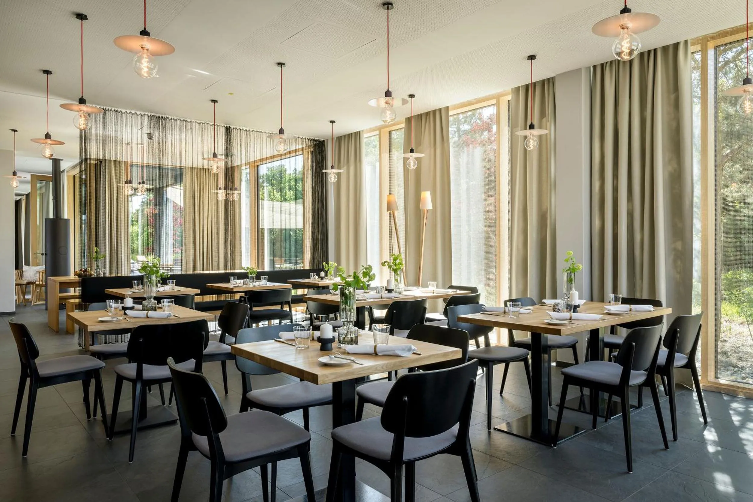 Restaurant/places to eat in Bader Hotel