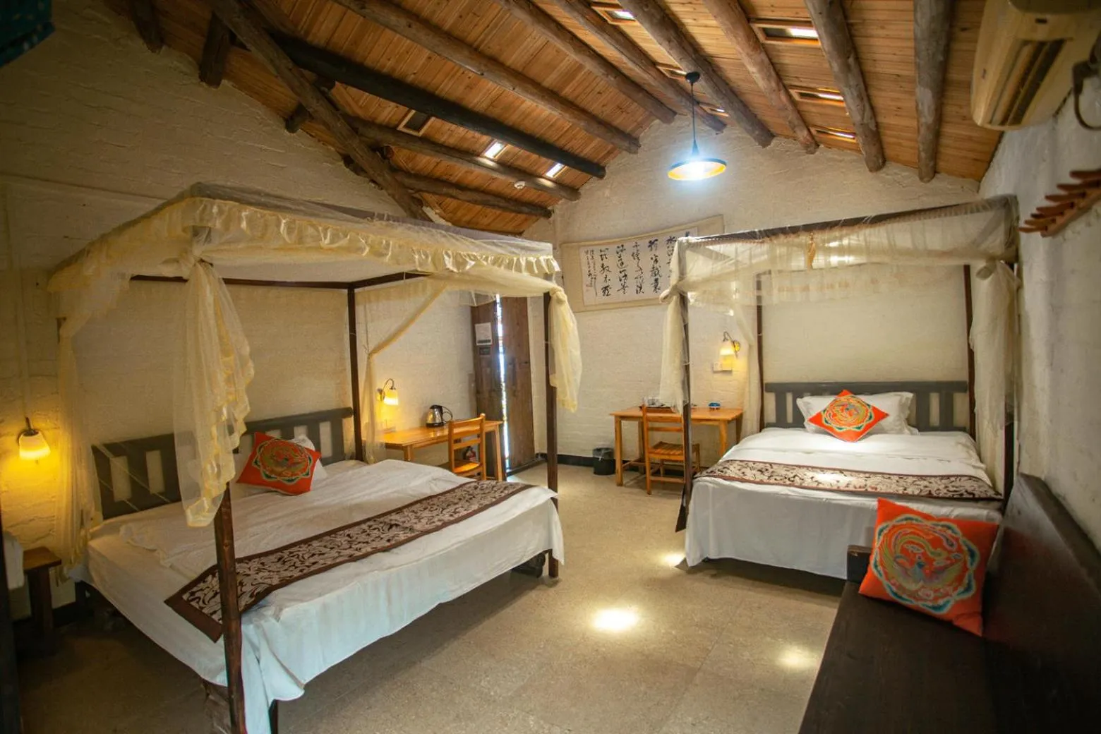 Bed in Yangshuo Loong Old House