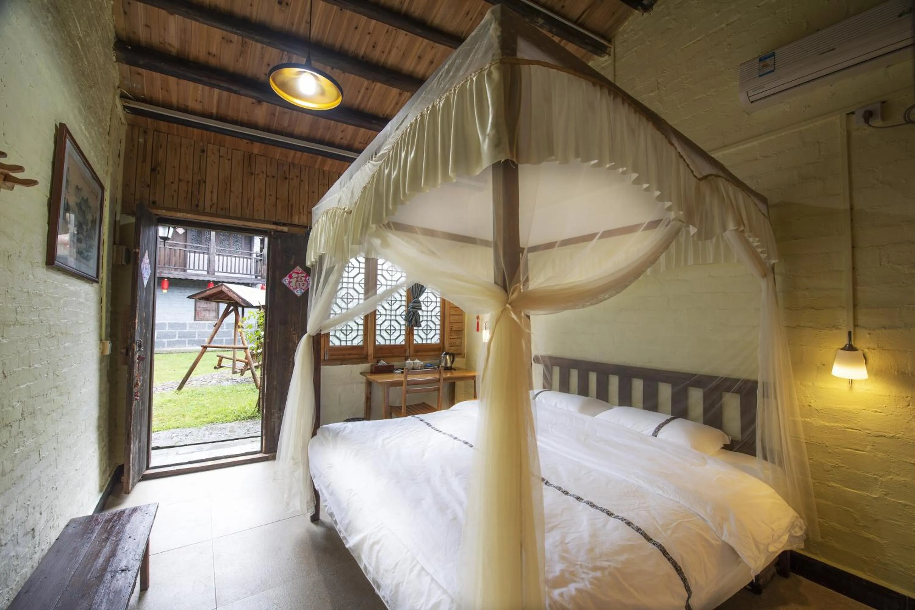 bunk bed, Bed in Yangshuo Loong Old House