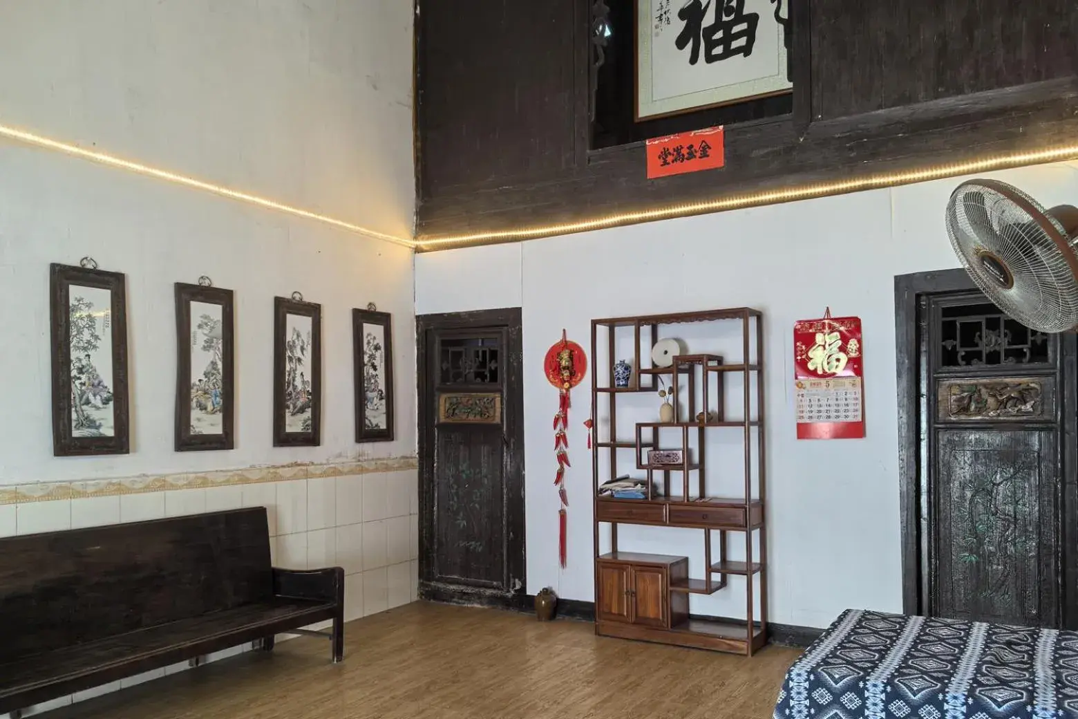 Living room in Yangshuo Loong Old House Living room in Yangshuo Loong Old House