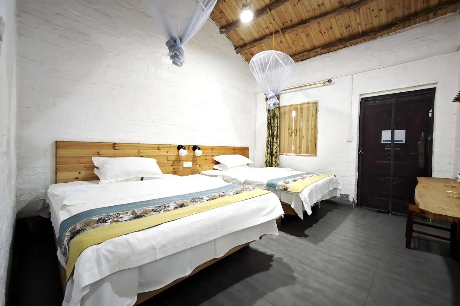 Bed in Yangshuo Loong Old House