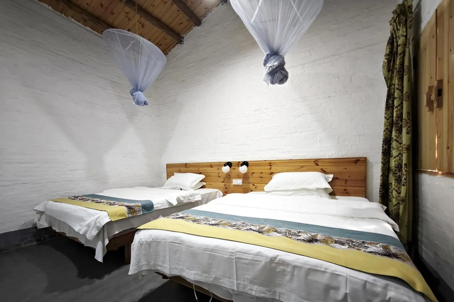 Bed in Yangshuo Loong Old House