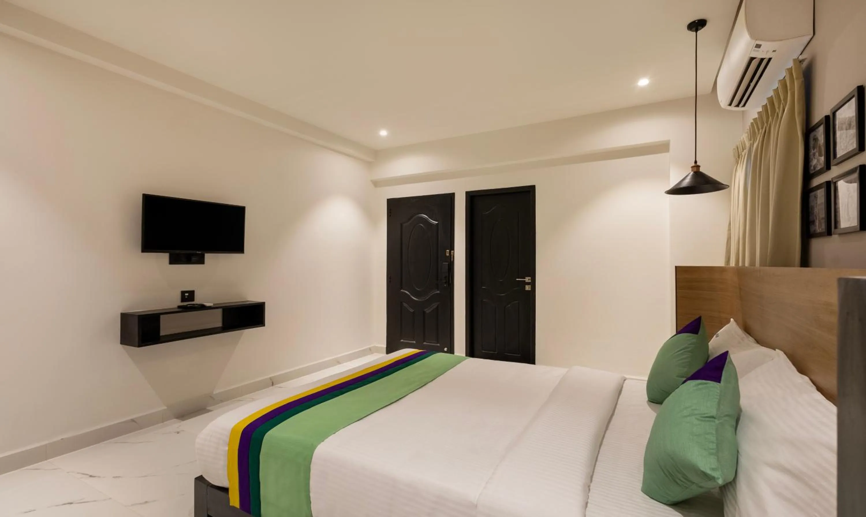 Bedroom, Bed in Treebo Premium Vapr Ashok Nagar