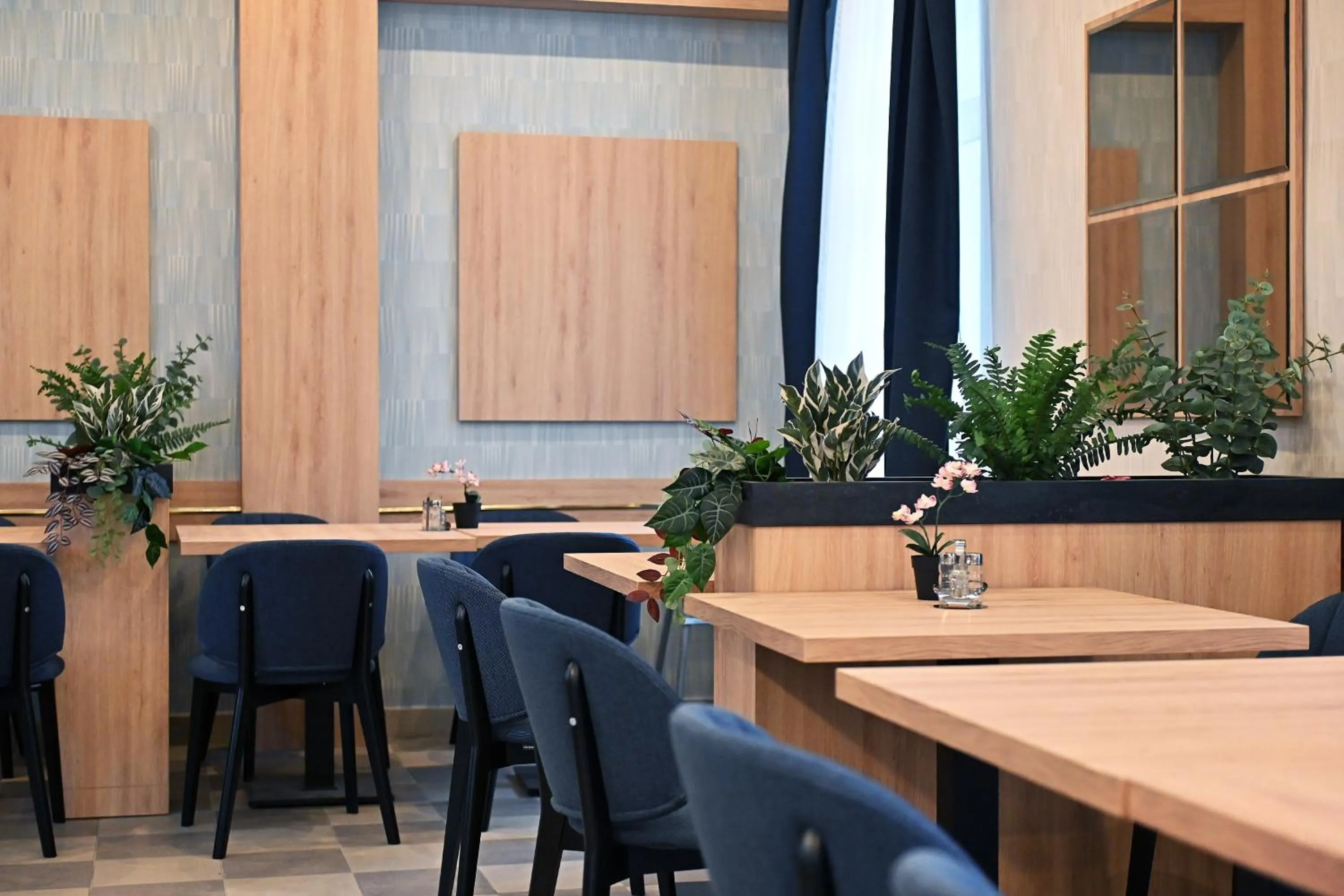 Restaurant/places to eat in Hotel Merlot