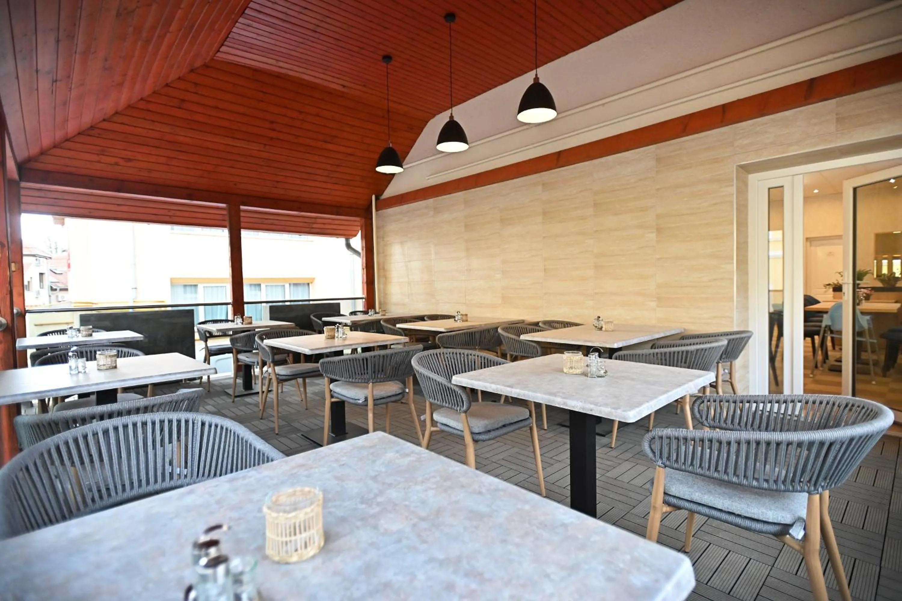 Restaurant/places to eat in Hotel Merlot