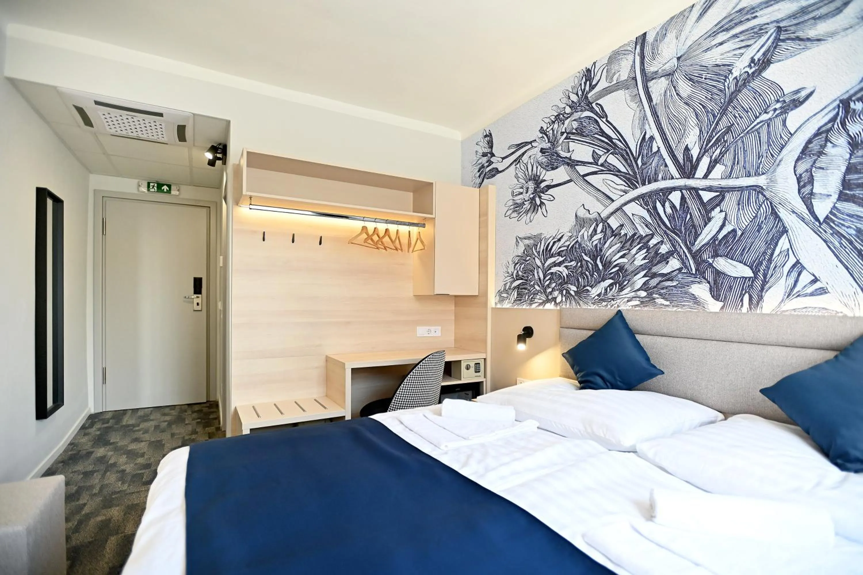 Photo of the whole room, Bed in Hotel Merlot