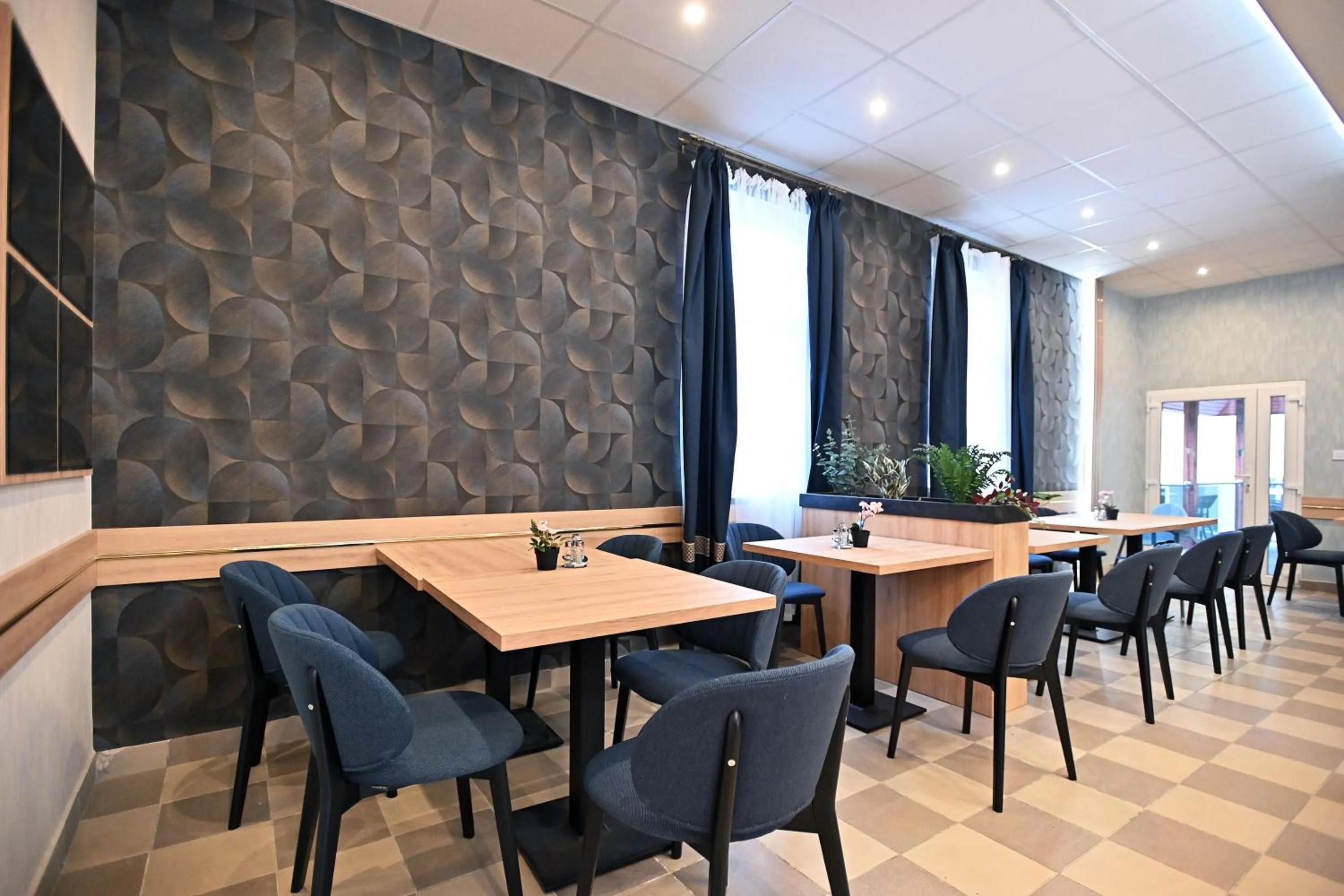 Restaurant/places to eat in Hotel Merlot