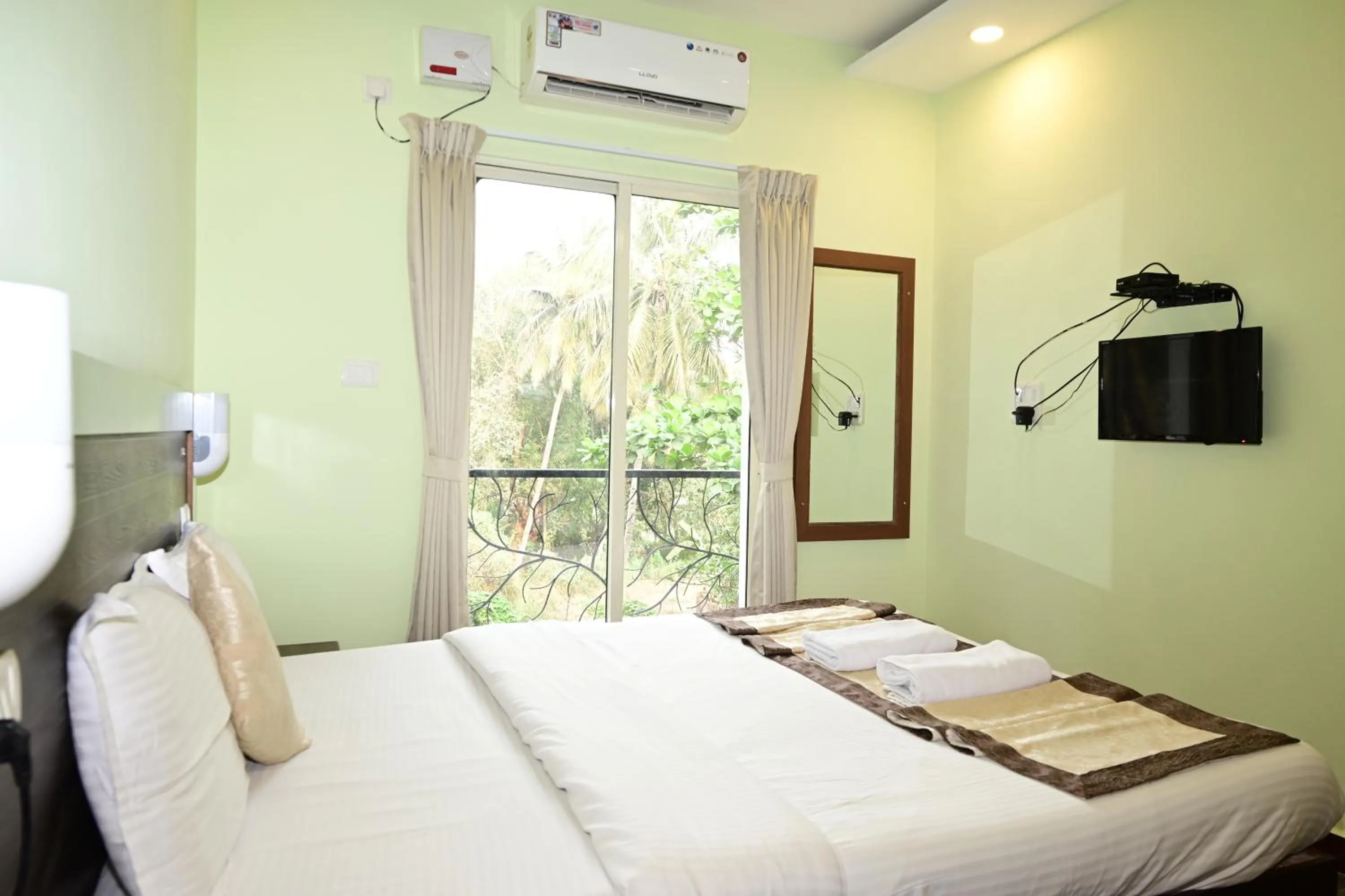 Photo of the whole room in Daksh Elite Candolim, Goa