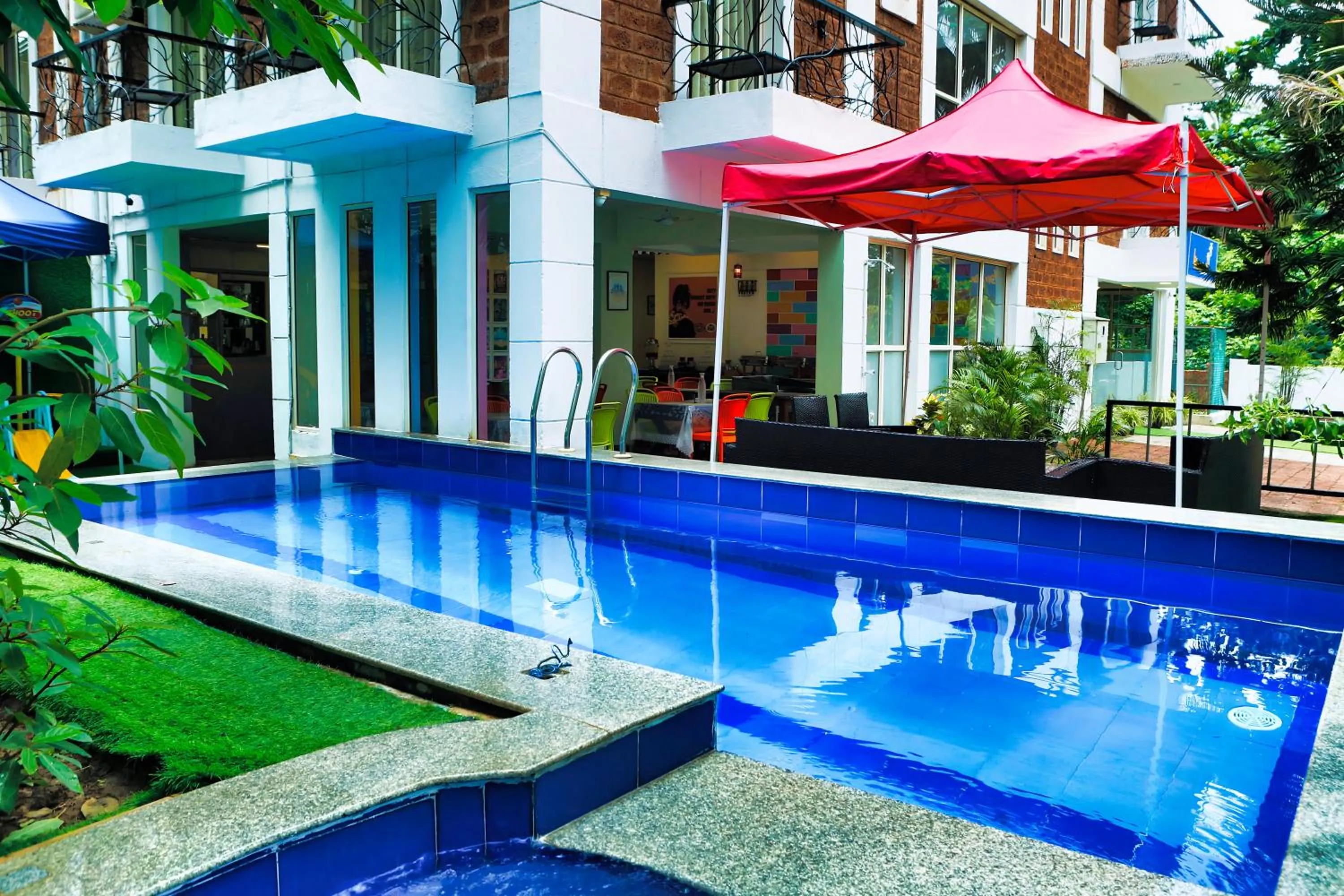 Swimming pool in Daksh Elite Candolim, Goa