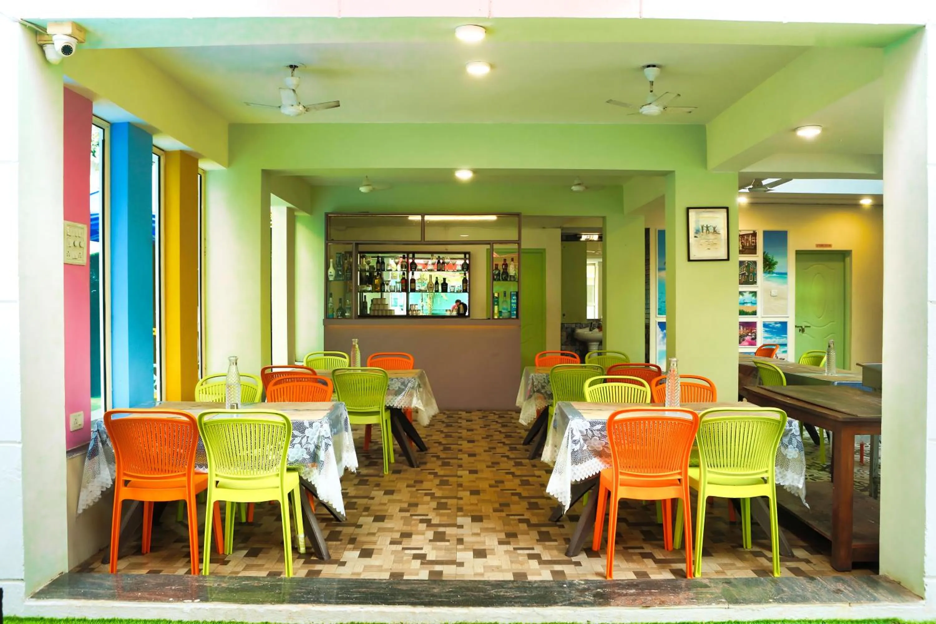 Restaurant/places to eat in Daksh Elite Candolim, Goa