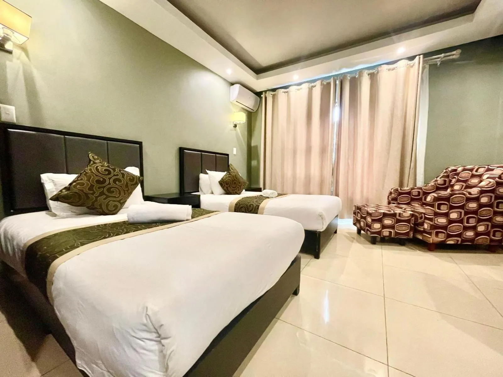 Photo of the whole room, Bed in Azinnia Rivonia Guest House