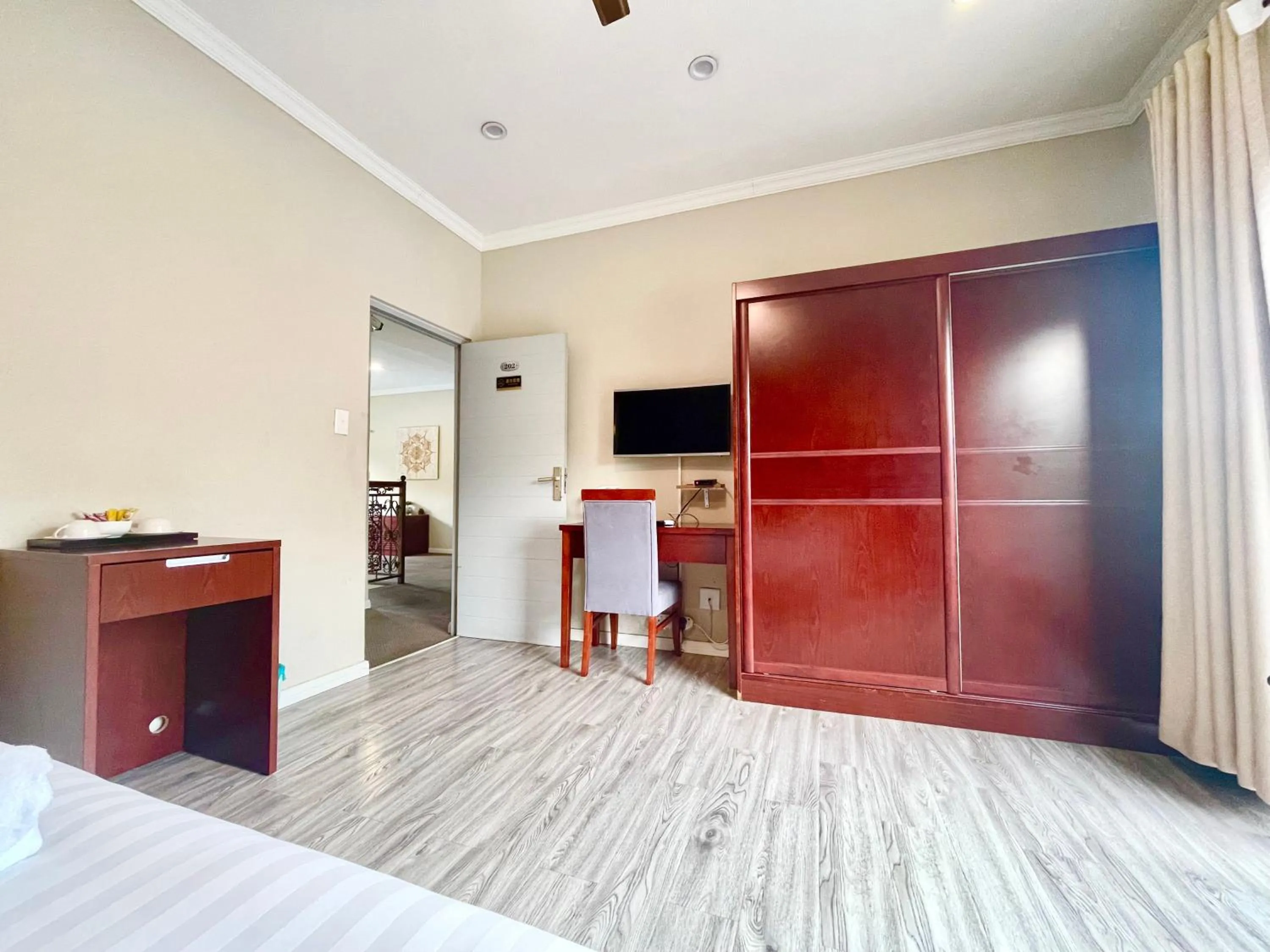 TV and multimedia, Bed in Azinnia Rivonia Guest House