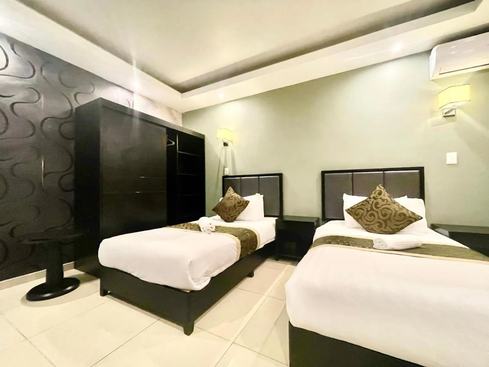 Photo of the whole room, Bed in Azinnia Rivonia Guest House