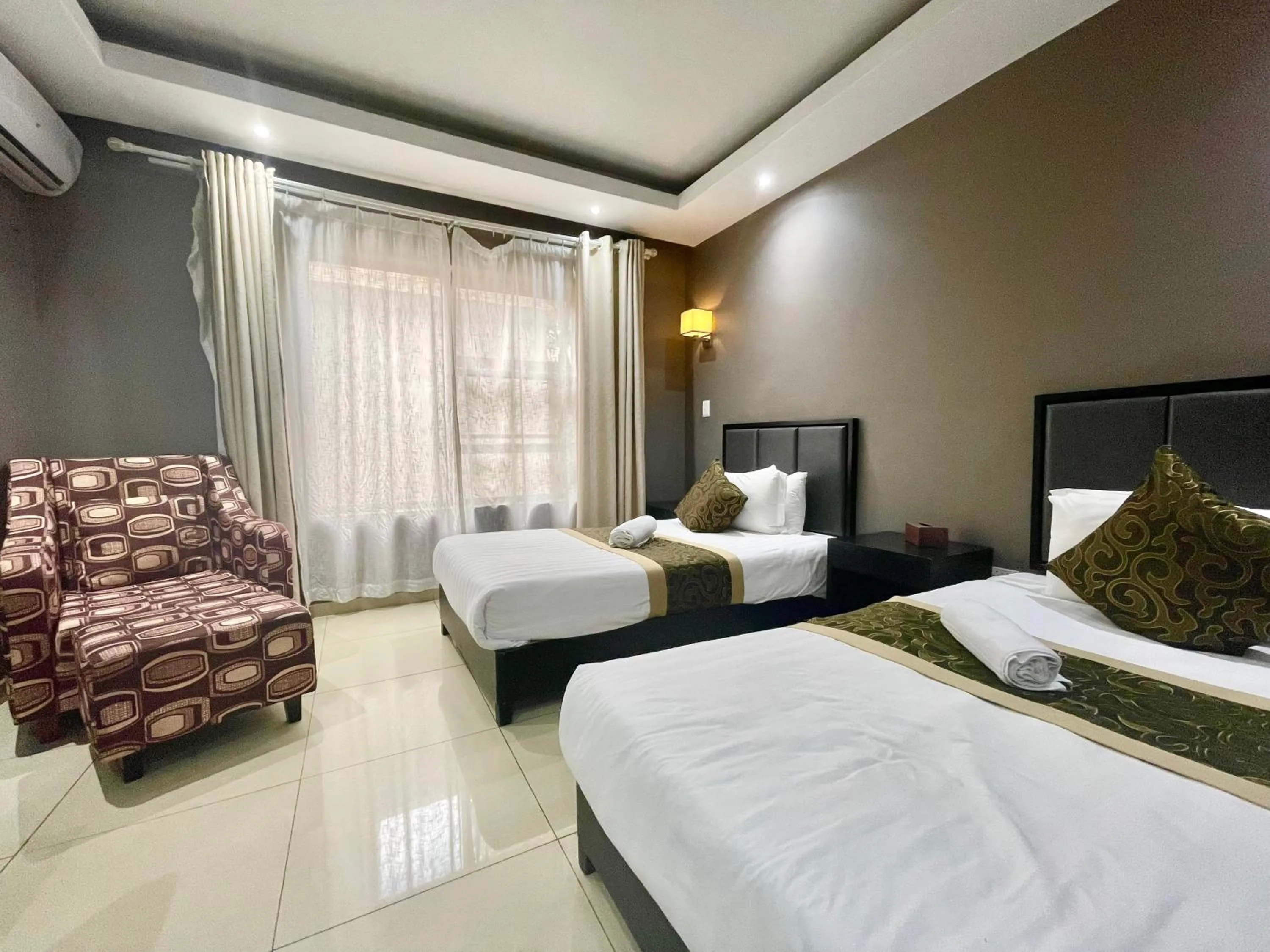 Photo of the whole room, Bed in Azinnia Rivonia Guest House