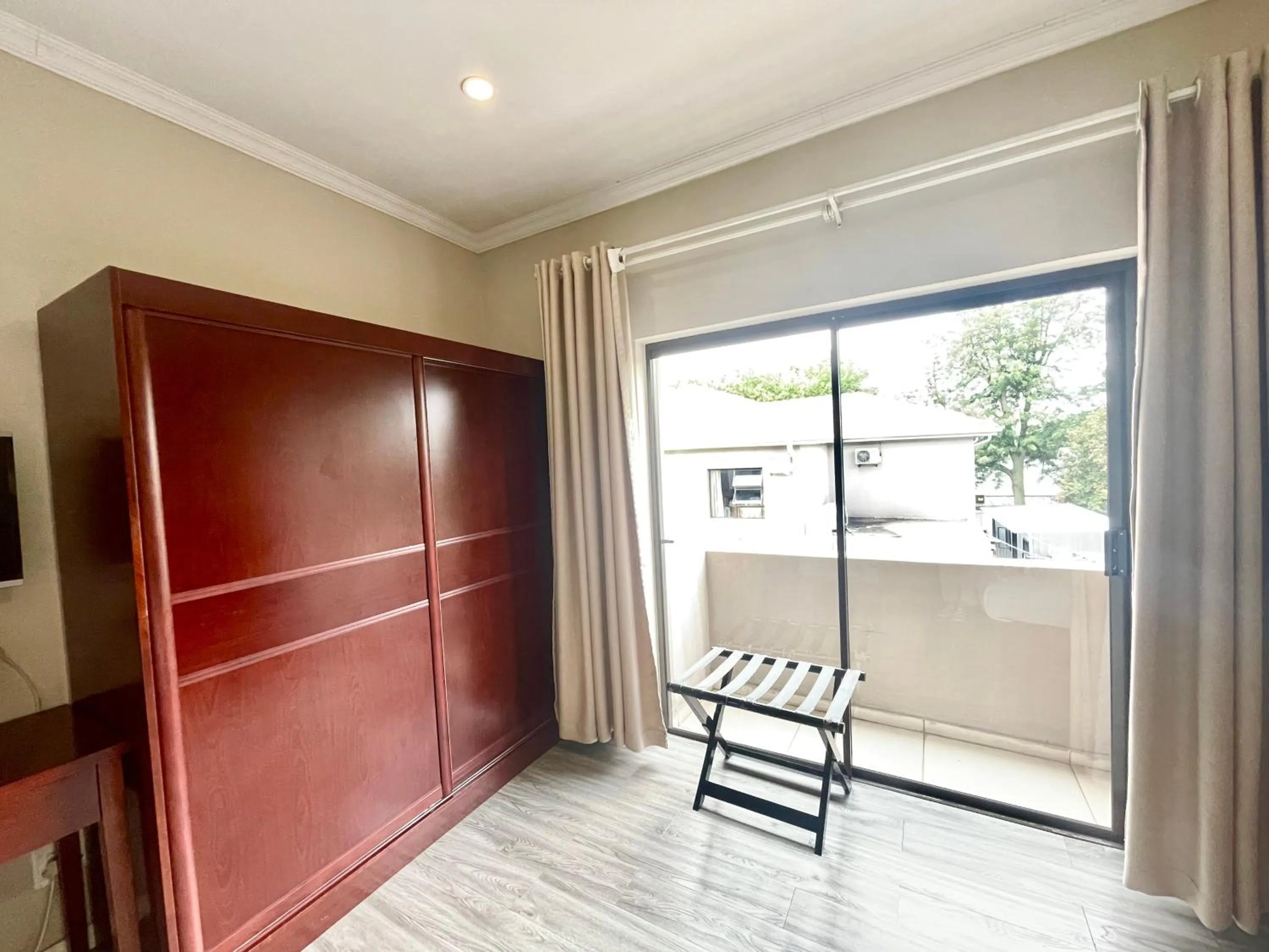 wardrobe in Azinnia Rivonia Guest House