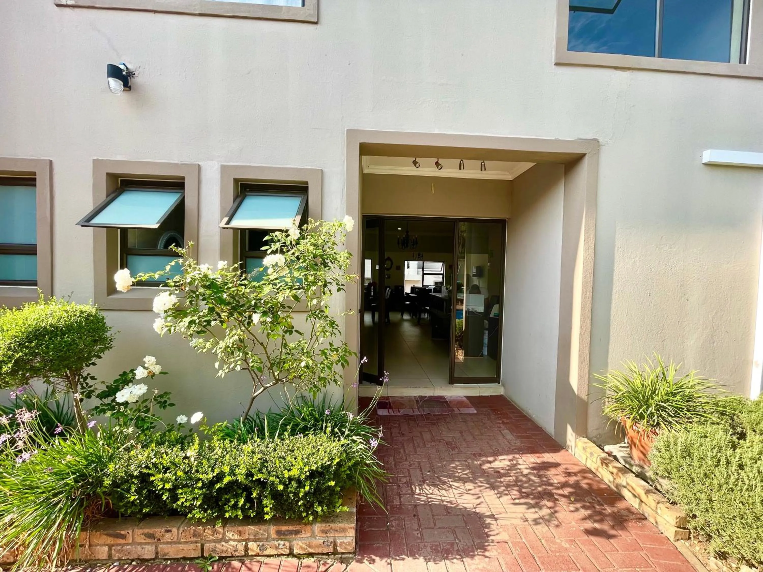 Facade/entrance in Azinnia Rivonia Guest House