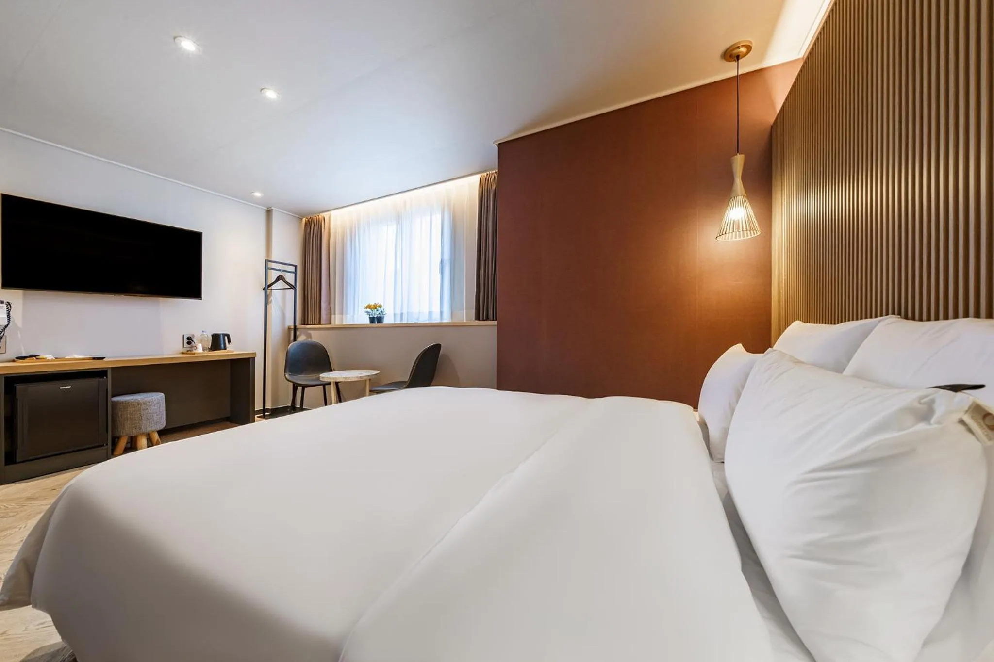 Bed in Browndot Samcheonpo