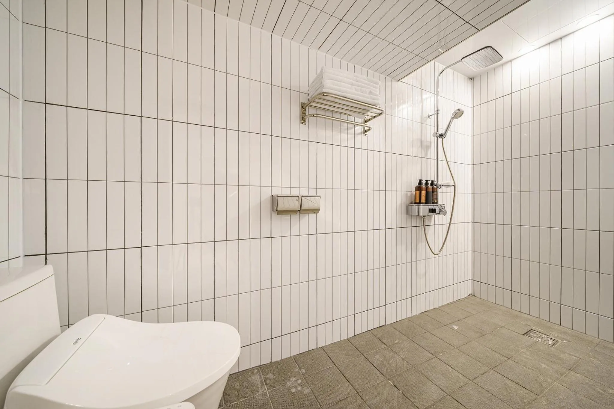 Shower in Browndot Samcheonpo